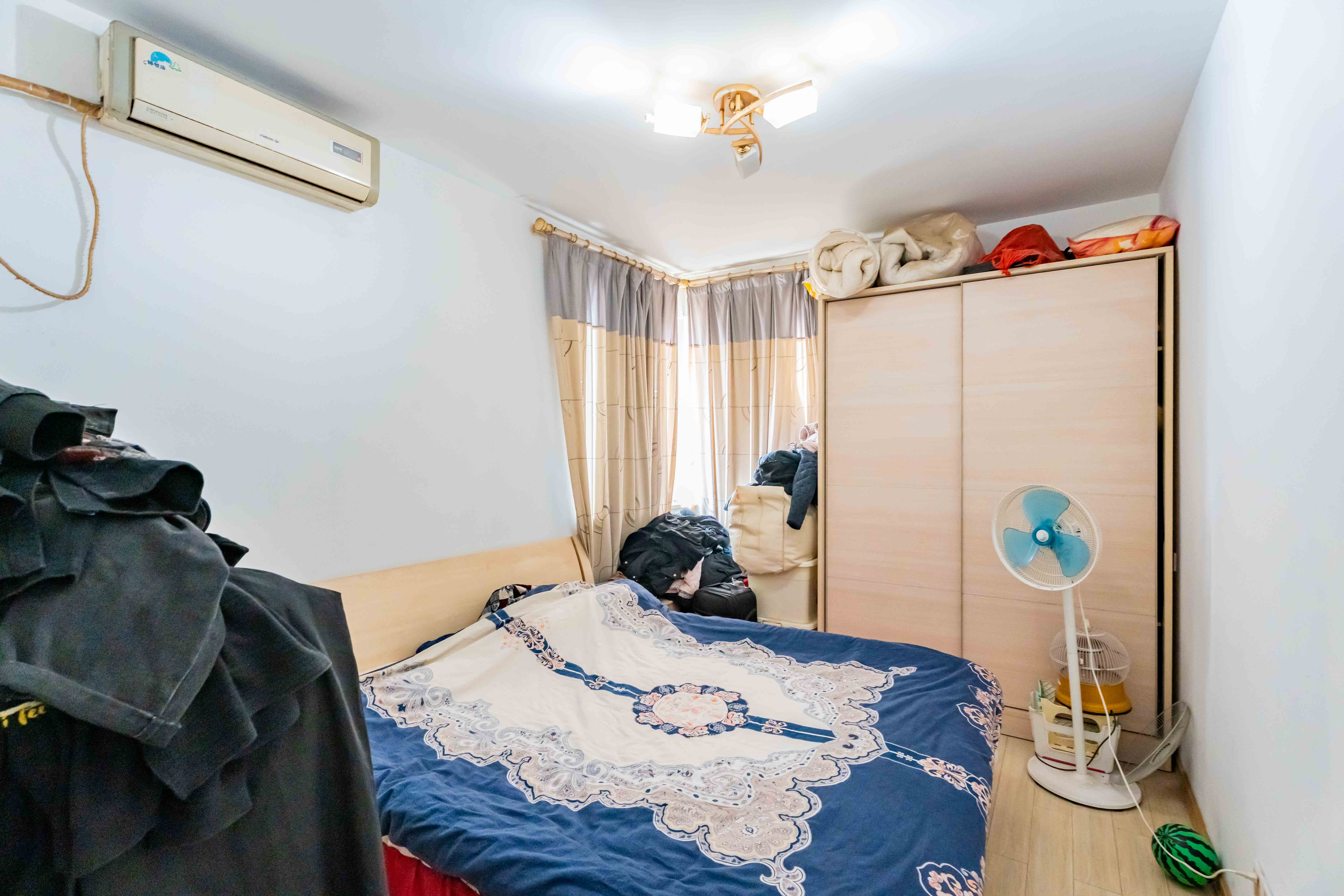 建鸿达现代公寓  2室1厅1卫   71.80万卧室