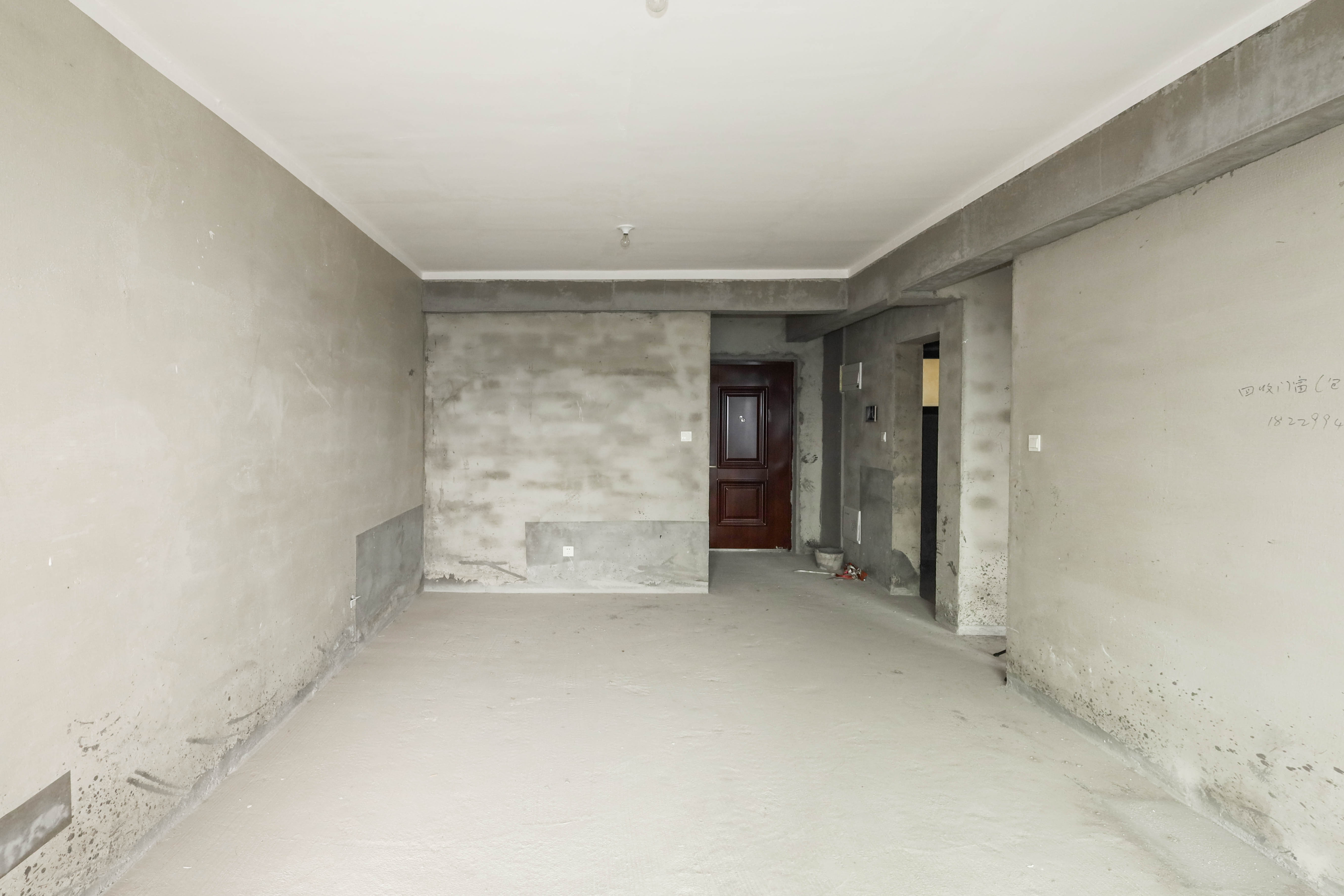 梅溪正荣府  4室2厅2卫    141.0万客厅