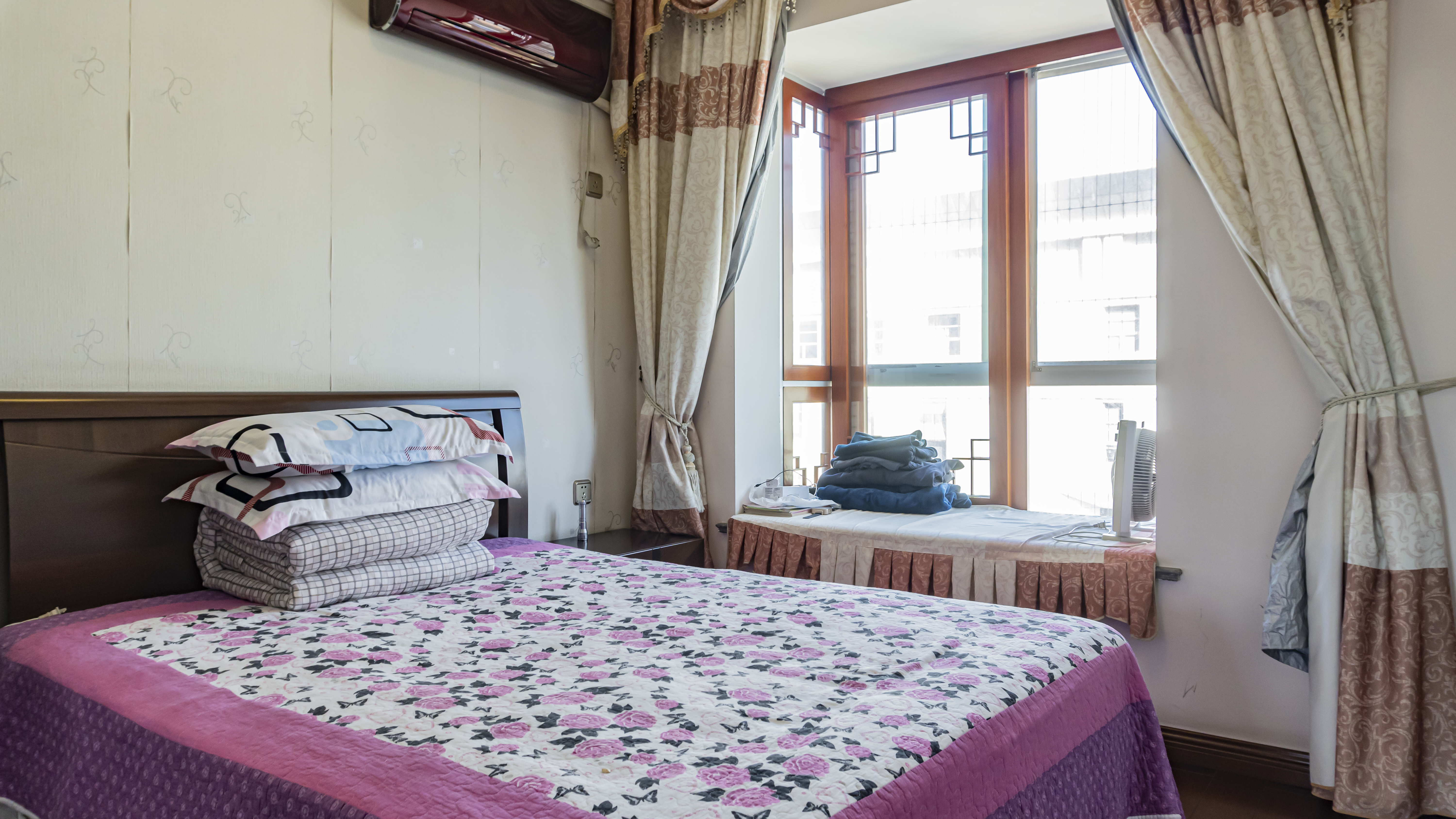 房地产管理局家属楼(梓泽园) 4室2厅2卫 68.80万 房地产管理局家属楼(梓泽园) 4室2厅2卫 68.80万室内图