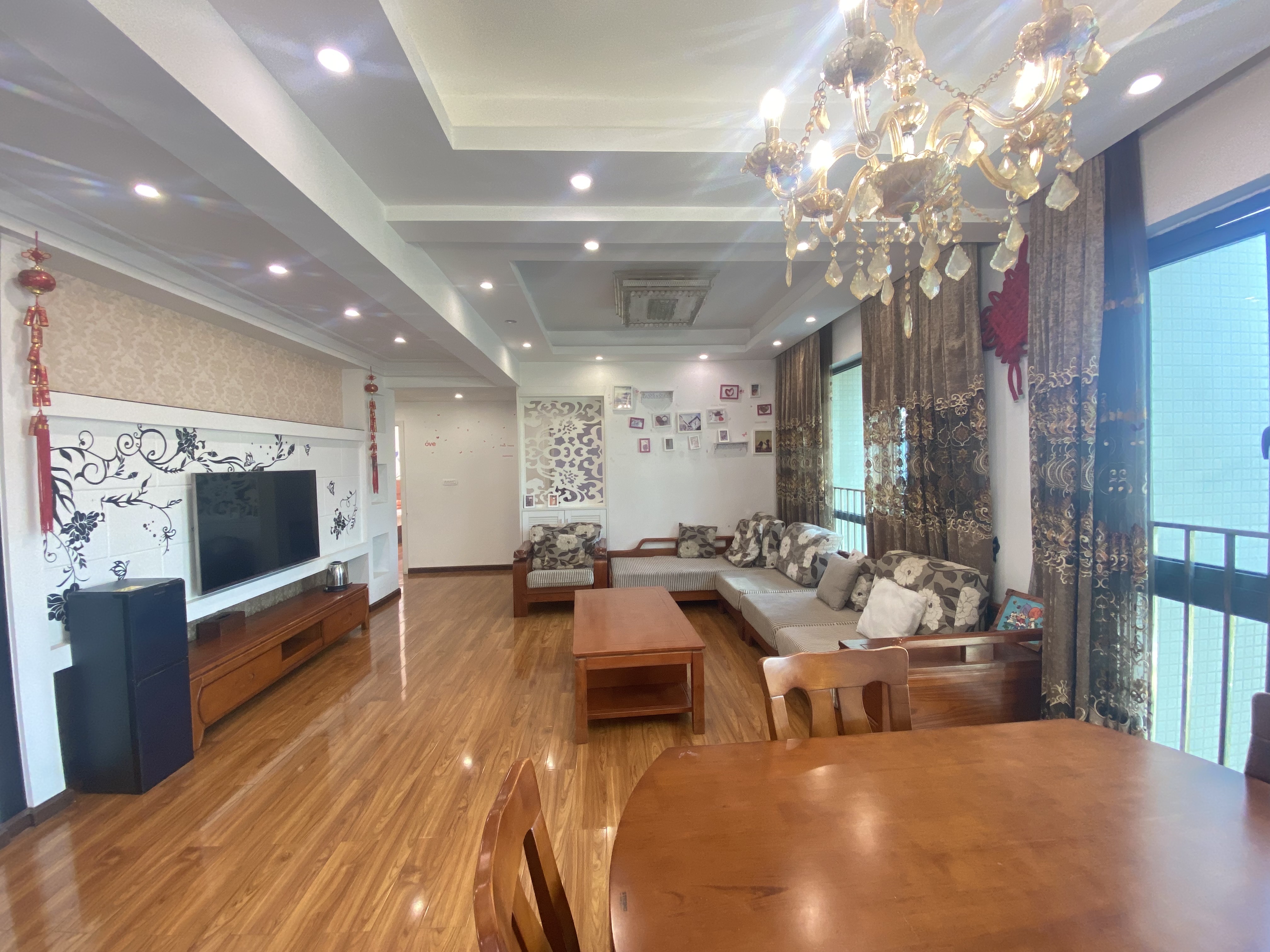 中天会展城B区  3室2厅2卫   3300.00元/月室内图