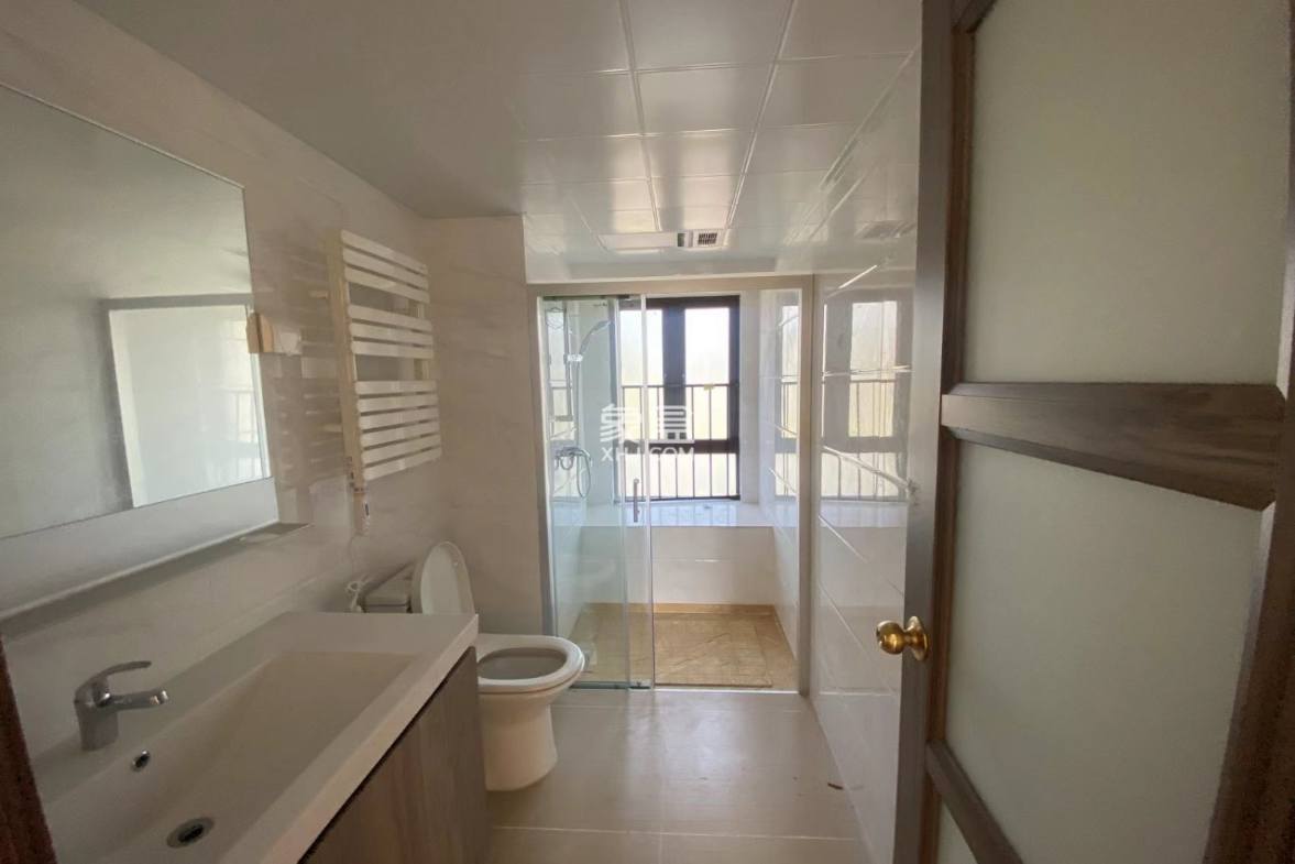 碧桂园豪园 4室2厅2卫 2000.00元/月 碧桂园豪园 4室2厅2卫 2000.00元/月室内图