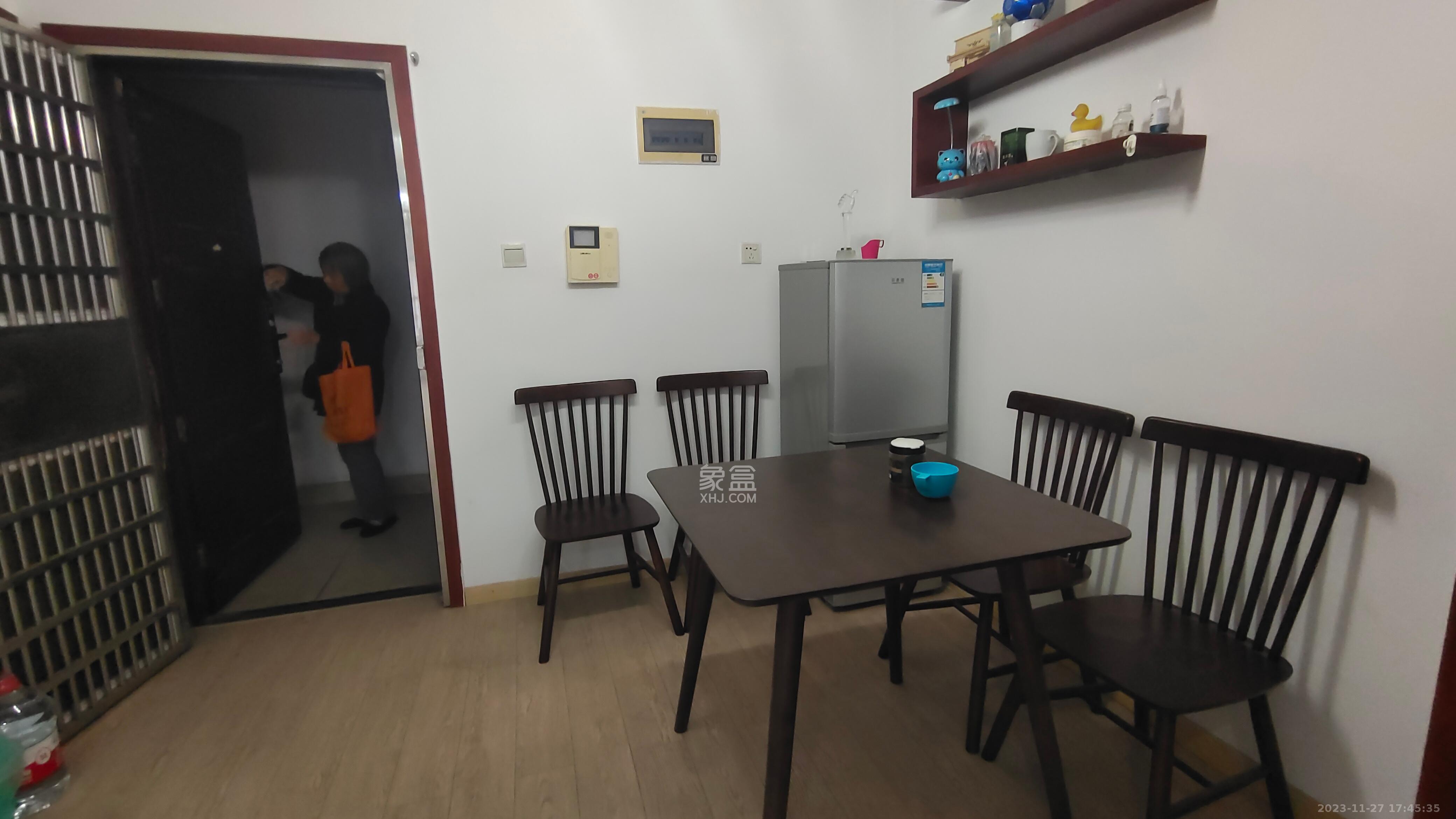 东业苹果社区  2室1厅2卫    1800.0元/月室内图
