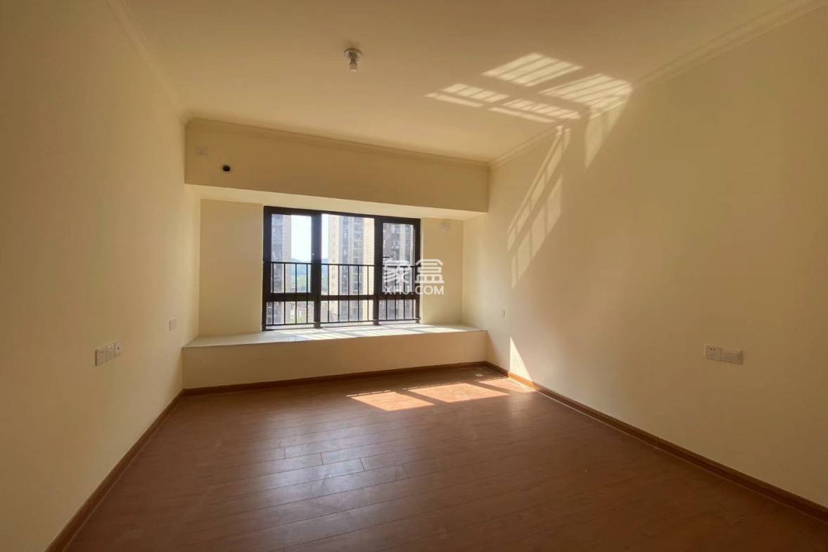 碧桂园豪园 4室2厅2卫 2000.00元/月 碧桂园豪园 4室2厅2卫 2000.00元/月室内图