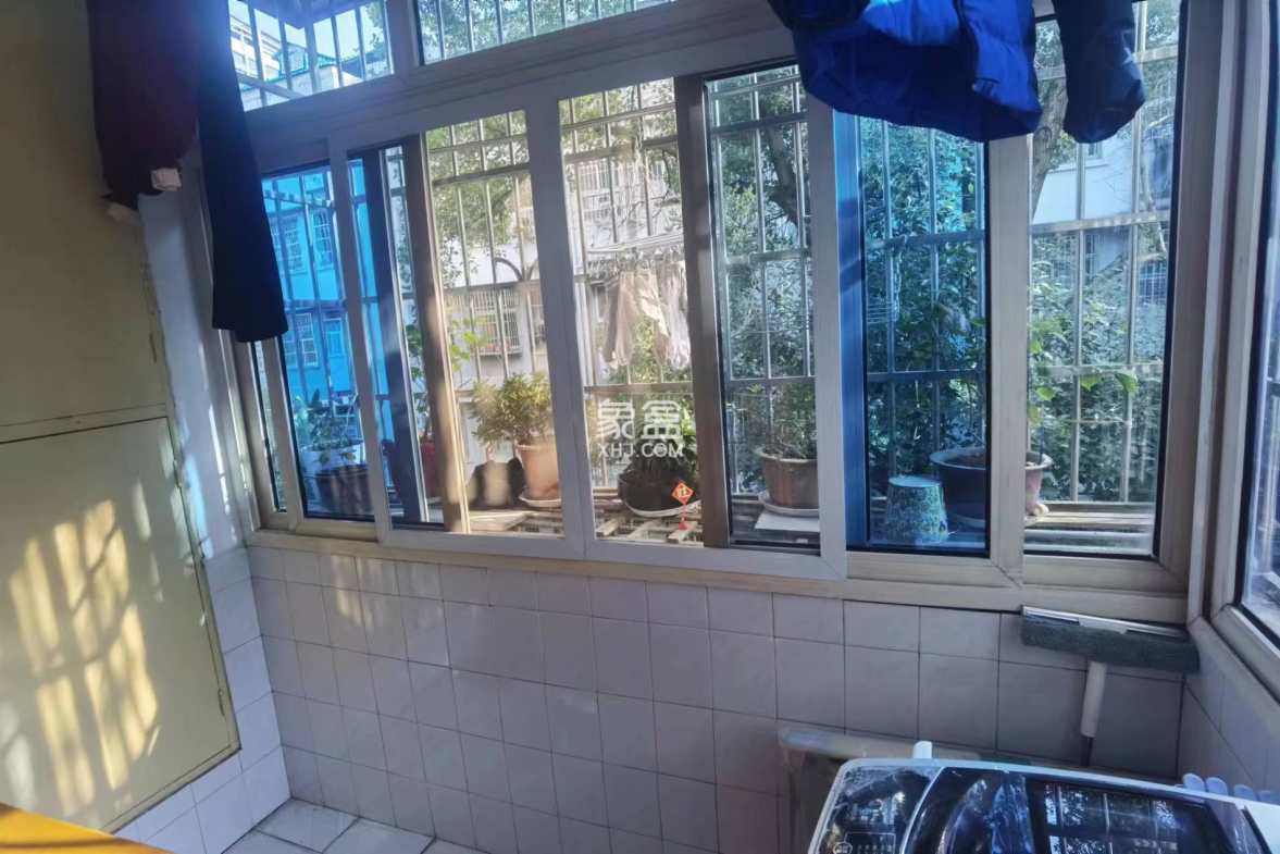 耀华新村 3室2厅1卫 50.00万 耀华新村 3室2厅1卫 50.00万室内图