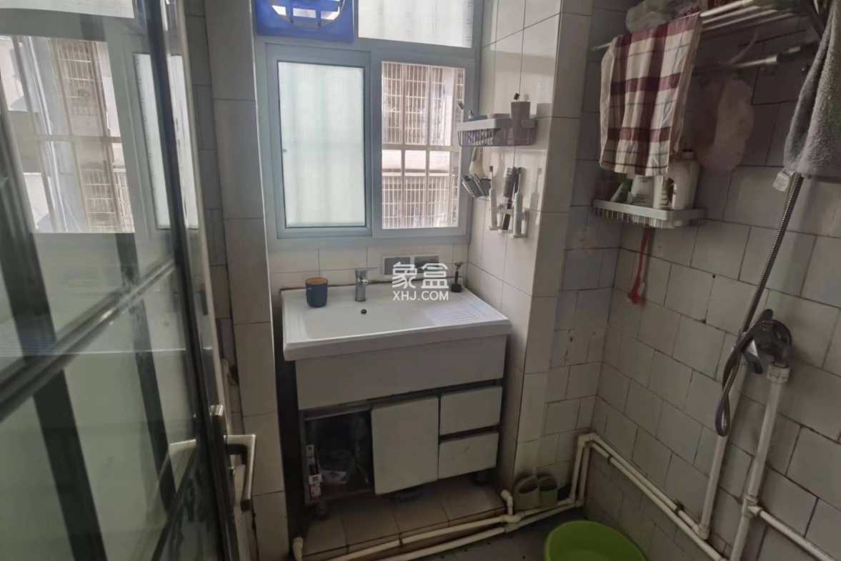 耀华新村 3室2厅1卫 50.00万 耀华新村 3室2厅1卫 50.00万室内图