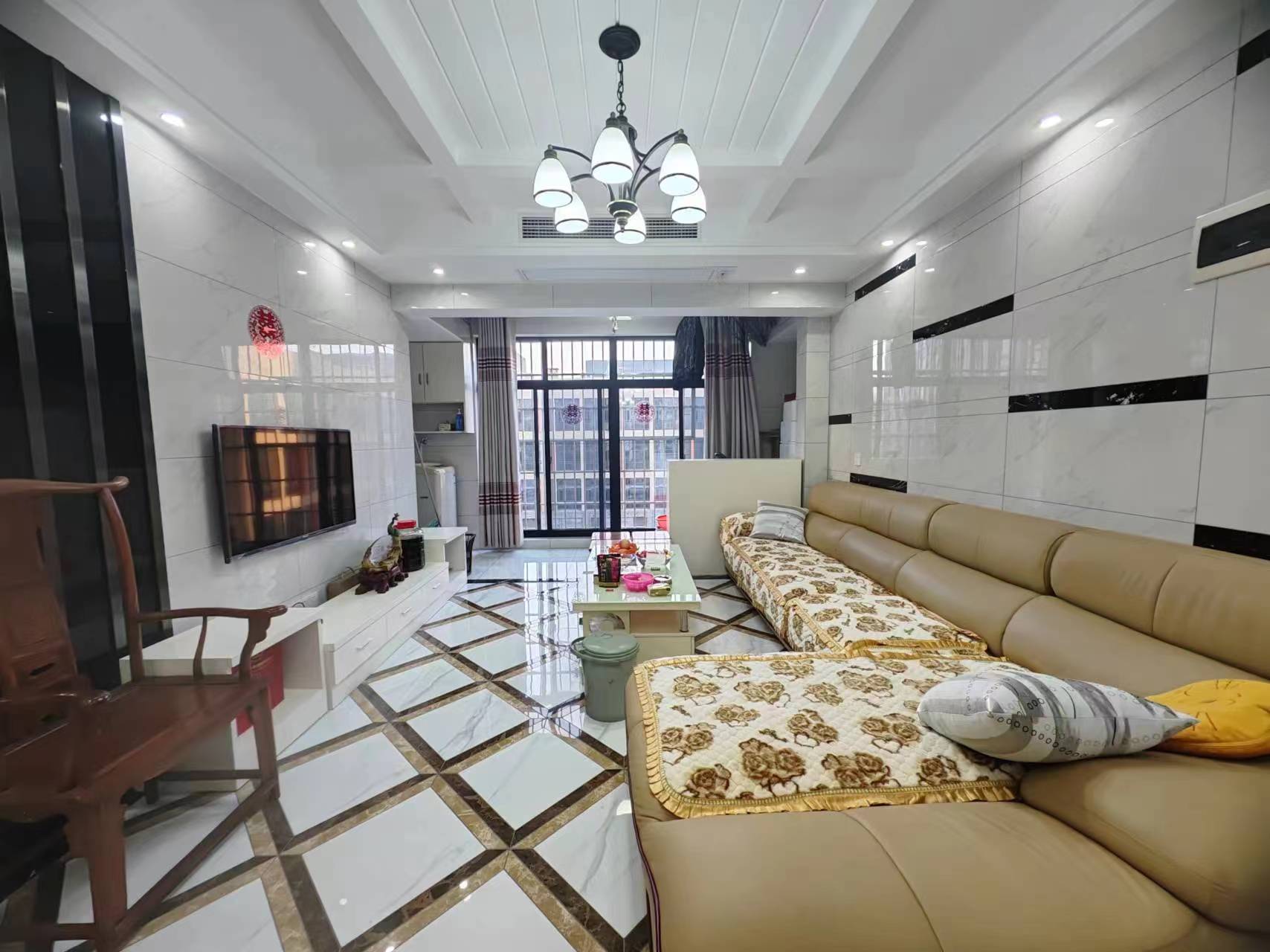 奥园广场  4室2厅2卫    86.0万 奥园广场  4室2厅2卫    86.0万室内图