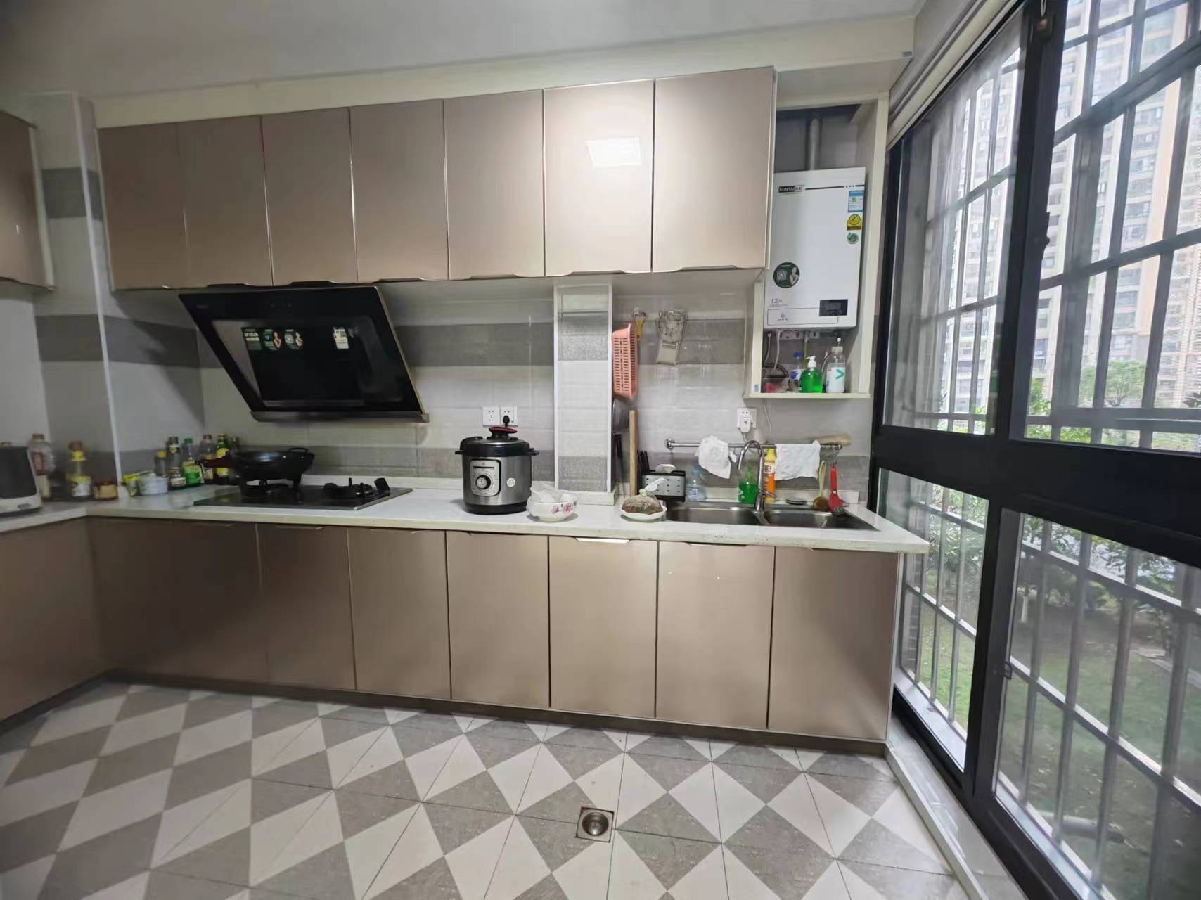 奥园广场  4室2厅2卫    86.0万 奥园广场  4室2厅2卫    86.0万室内图