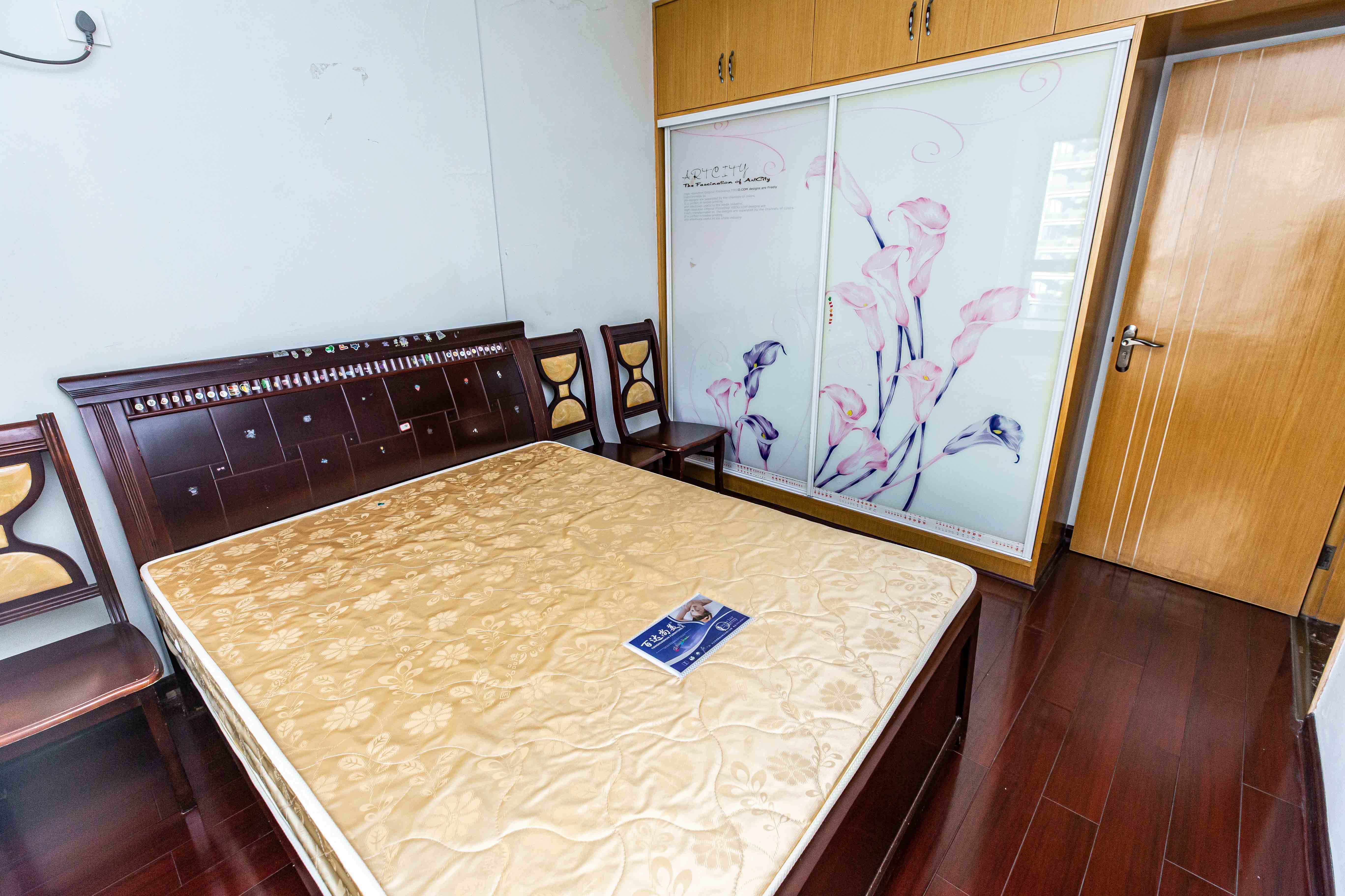 西城龙庭  3室2厅2卫   148.00万卧室