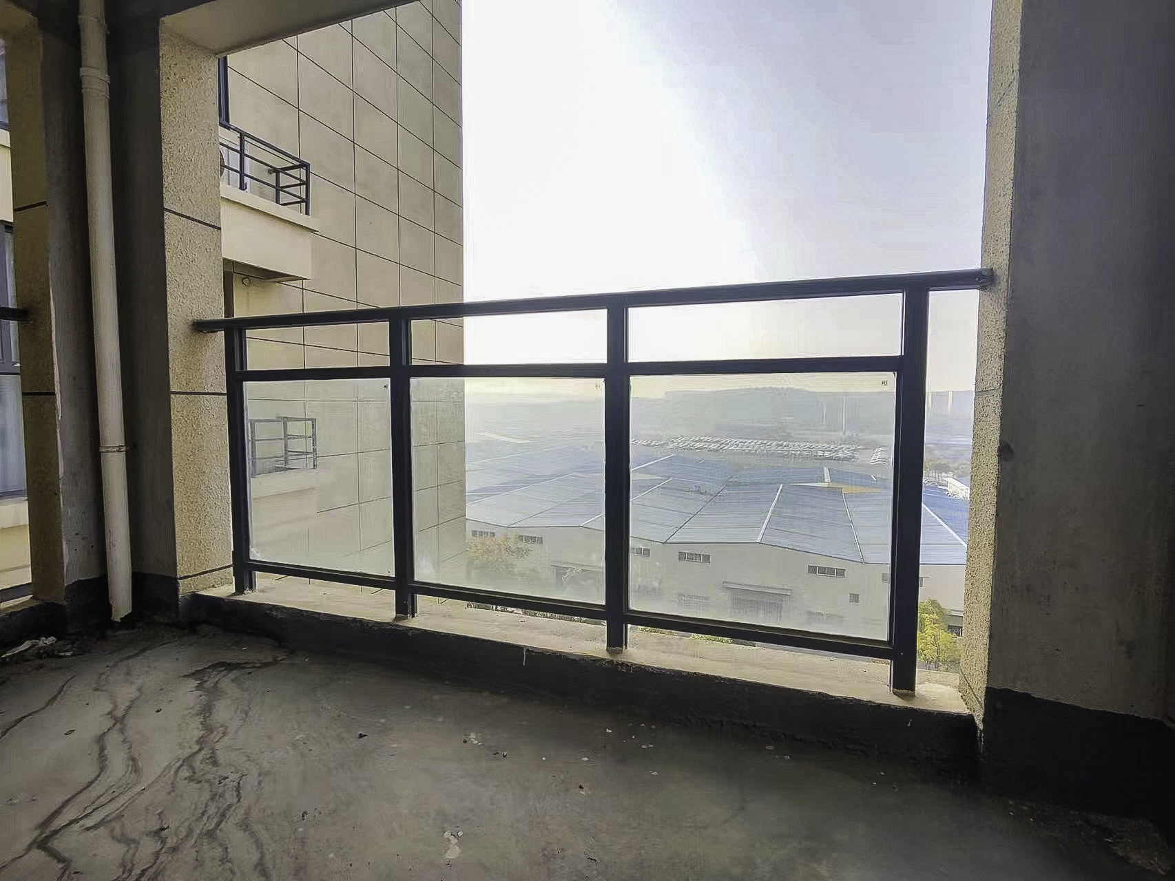 鑫远玲珑  3室2厅2卫   97.00万阳台