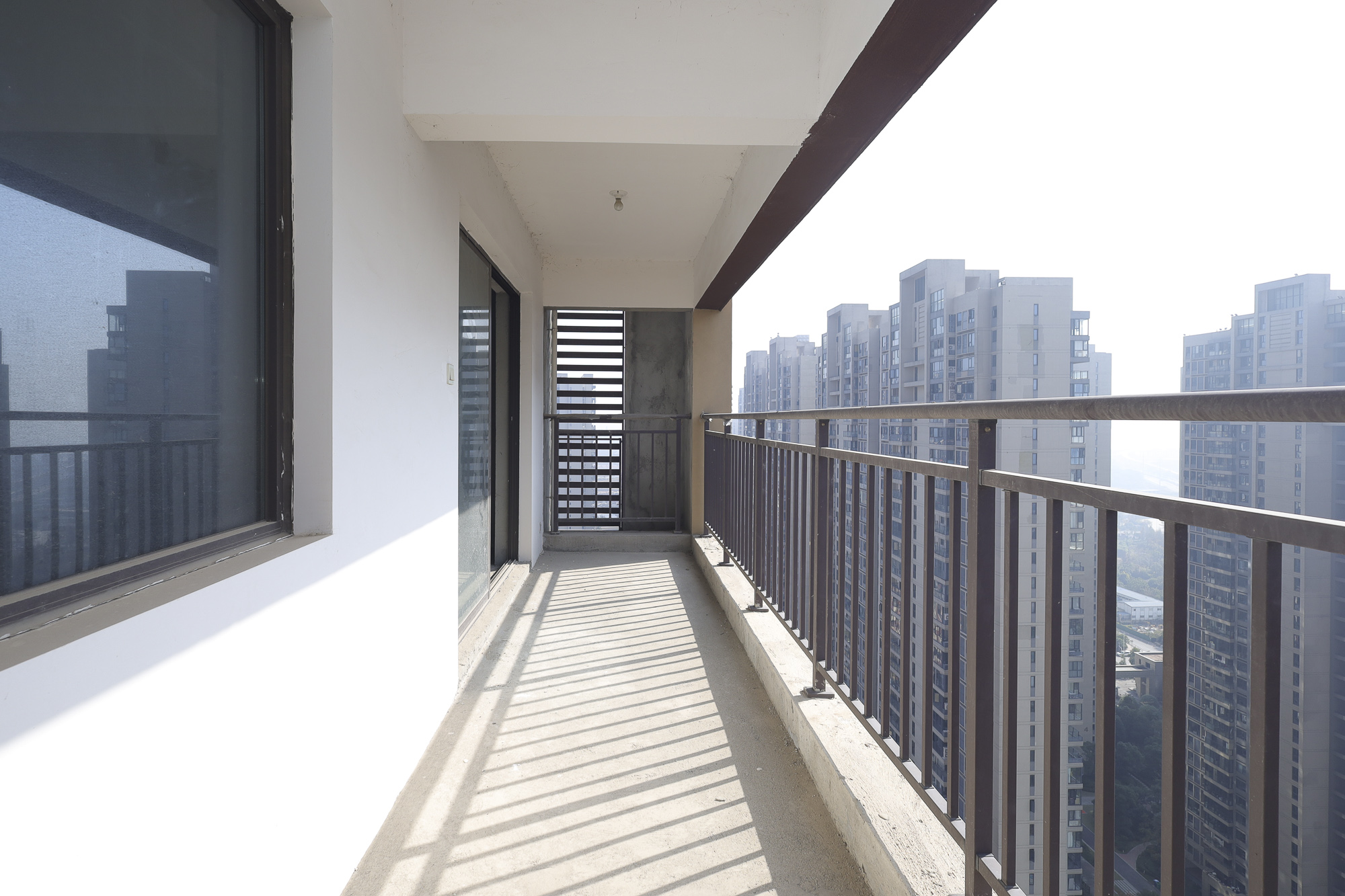 帝辰金缇水郡 3室2厅2卫 67.8万 帝辰金缇水郡 3室2厅2卫 67.8万阳台