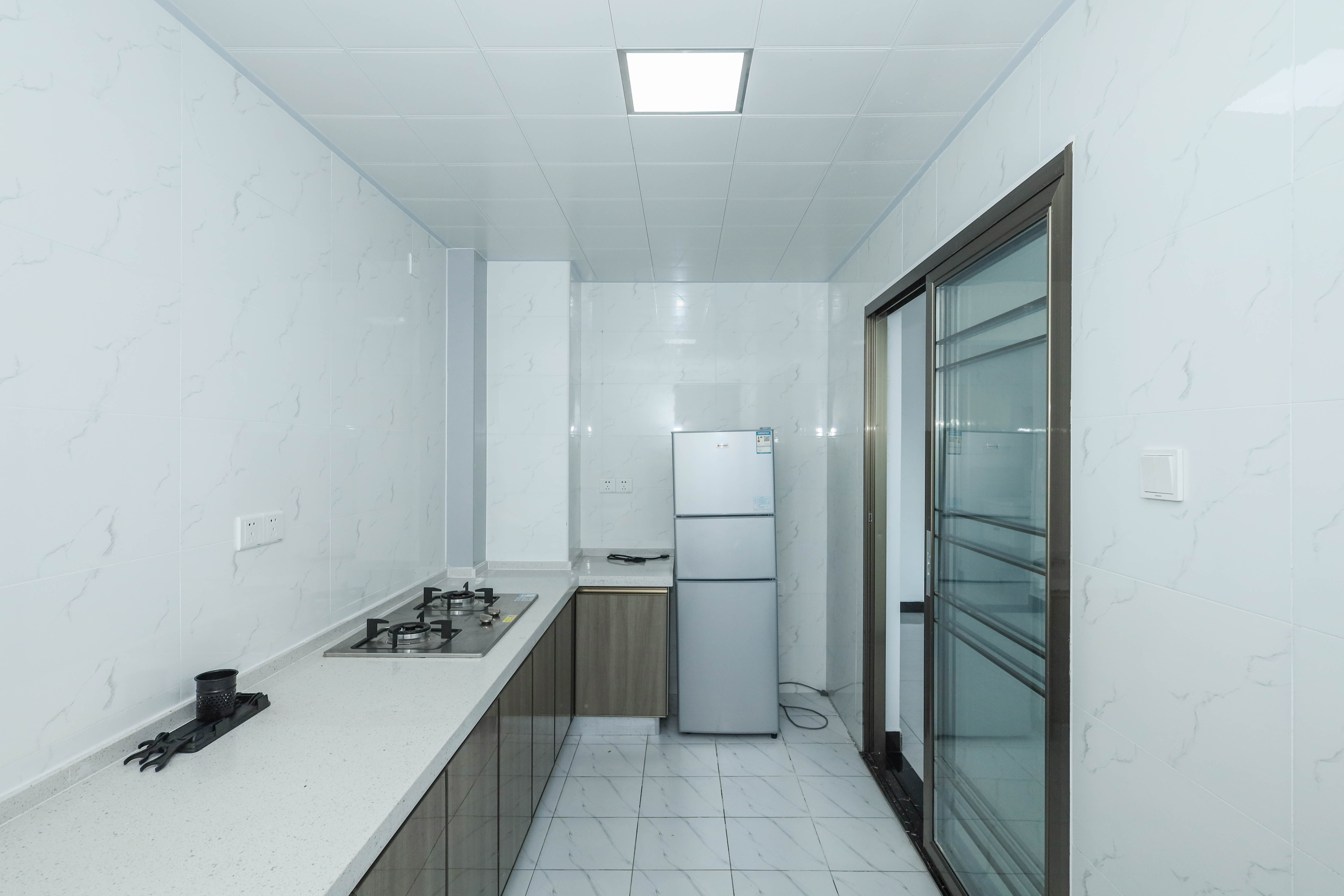 梅溪湖合能璞丽 4室2厅2卫 130.0万 梅溪湖合能璞丽 4室2厅2卫 130.0万厨房