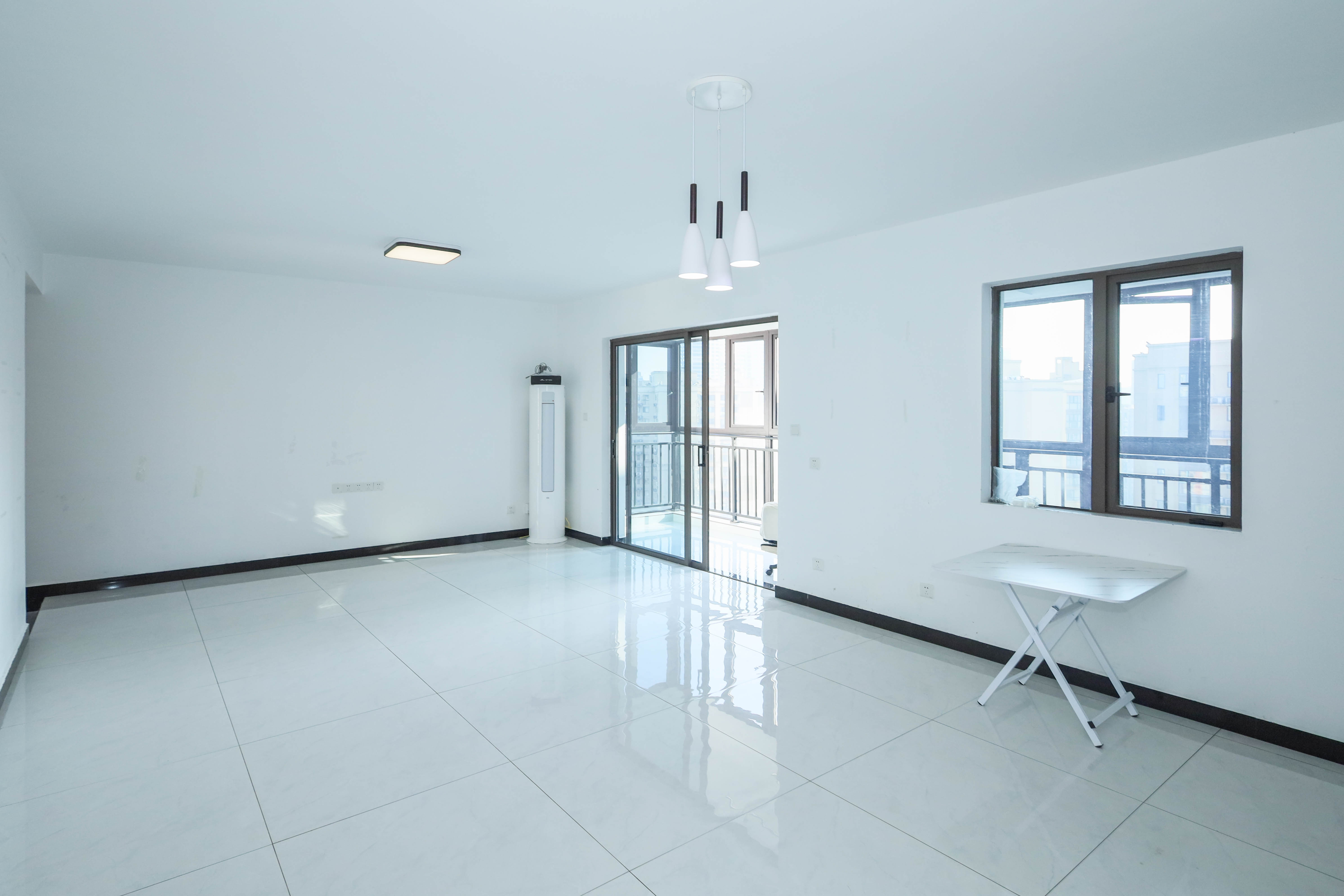 梅溪湖合能璞丽 4室2厅2卫 130.0万 梅溪湖合能璞丽 4室2厅2卫 130.0万客厅