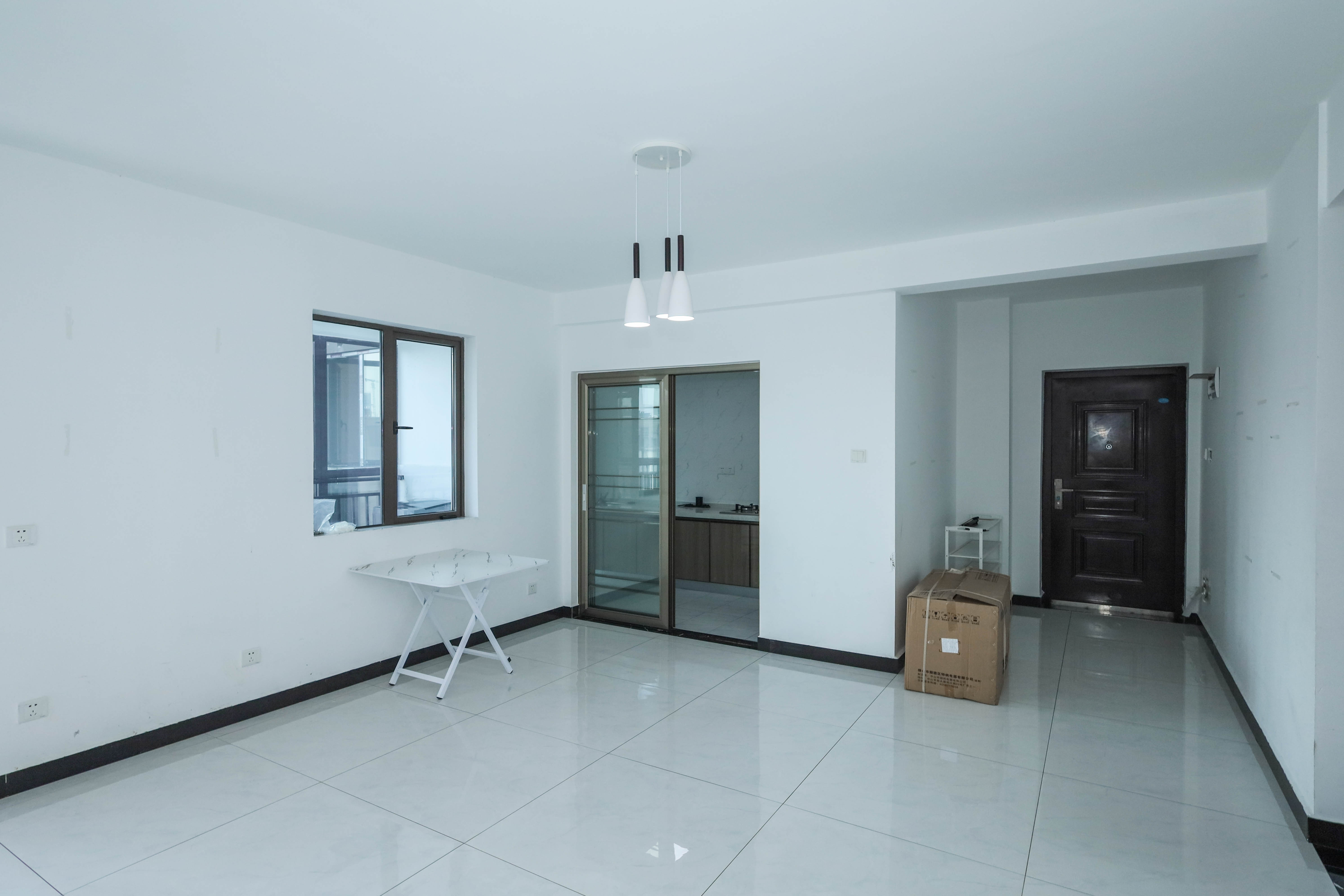 梅溪湖合能璞丽 4室2厅2卫 130.0万 梅溪湖合能璞丽 4室2厅2卫 130.0万客厅