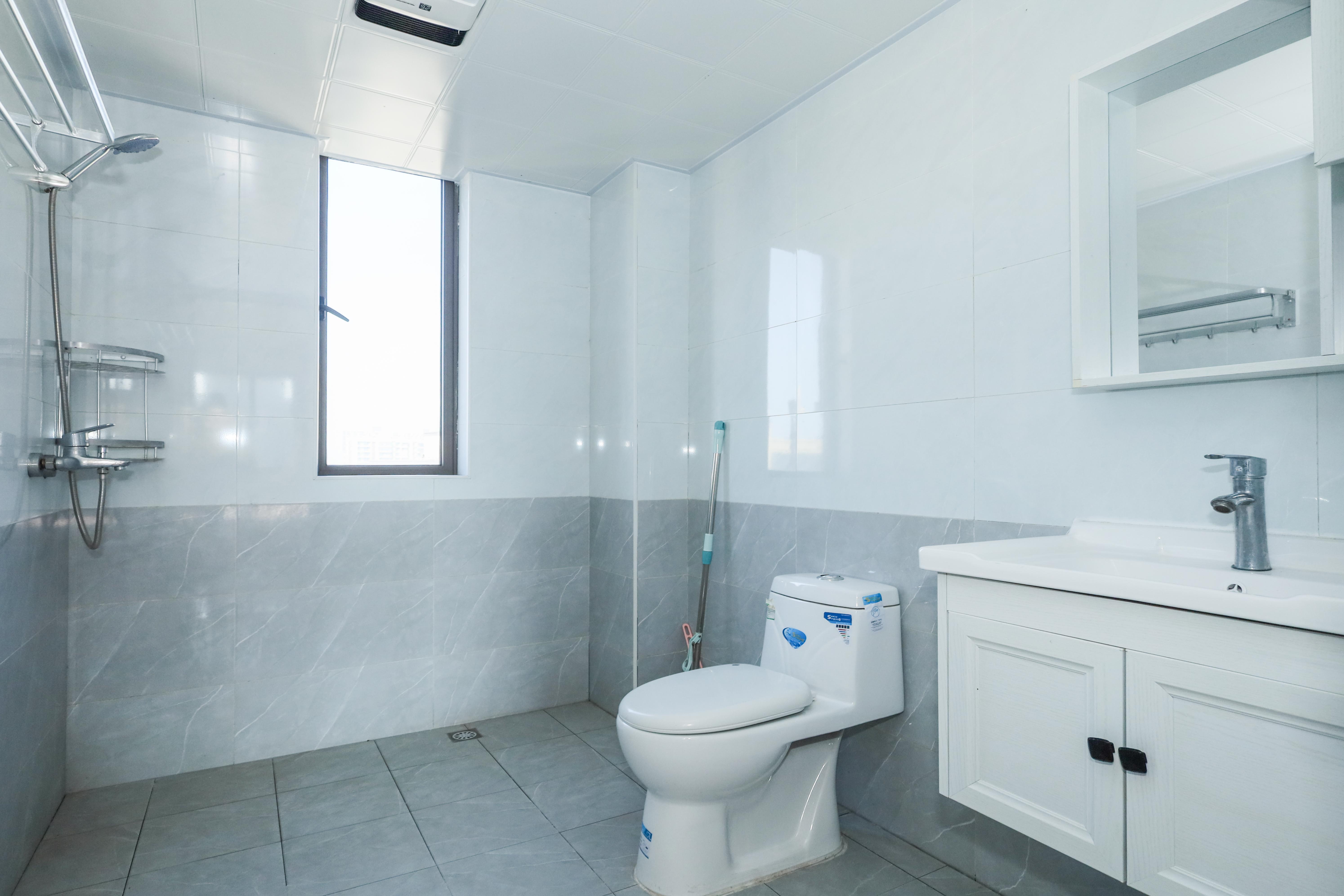 梅溪湖合能璞丽 4室2厅2卫 130.0万 梅溪湖合能璞丽 4室2厅2卫 130.0万卫生间