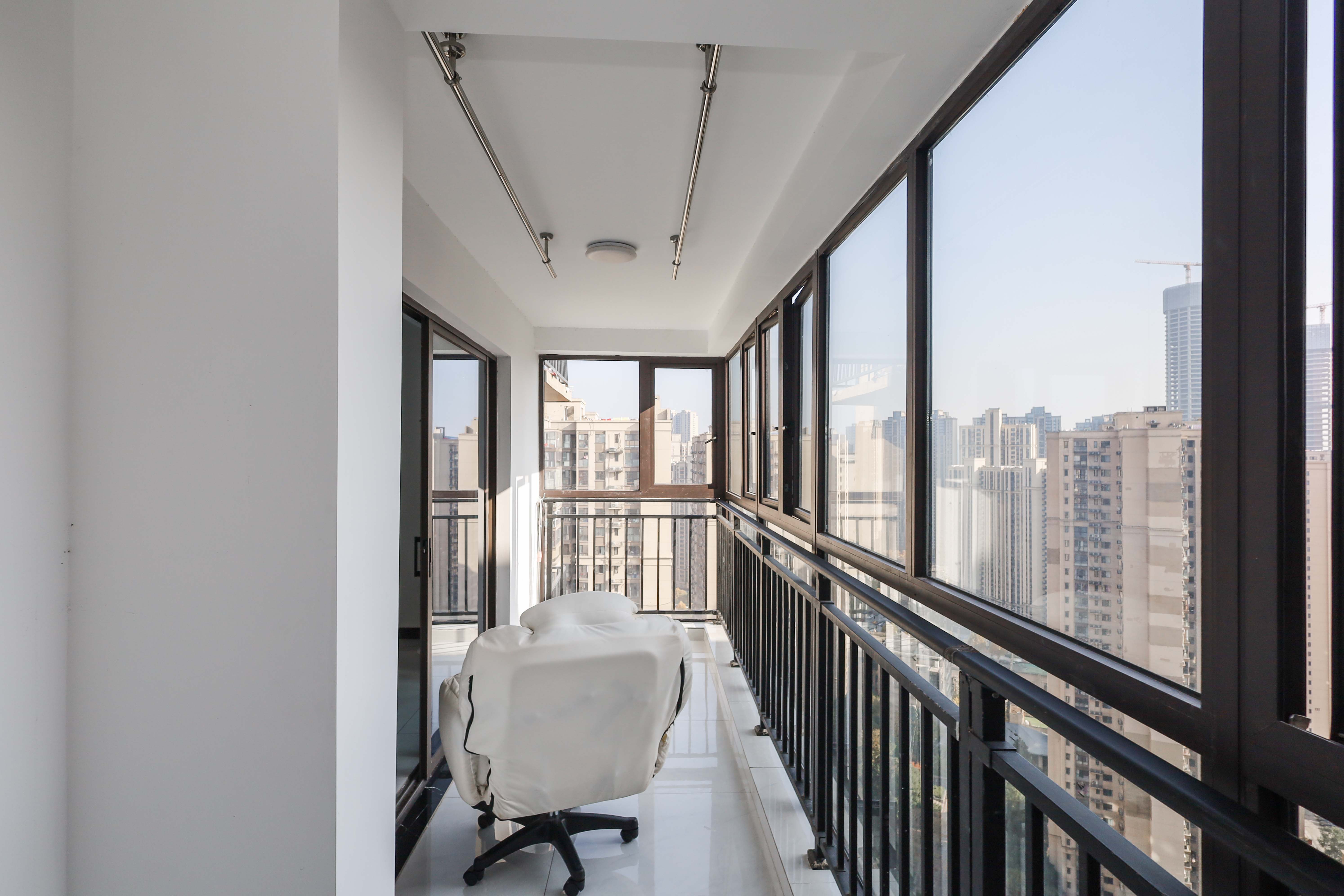 梅溪湖合能璞丽 4室2厅2卫 130.0万 梅溪湖合能璞丽 4室2厅2卫 130.0万阳台