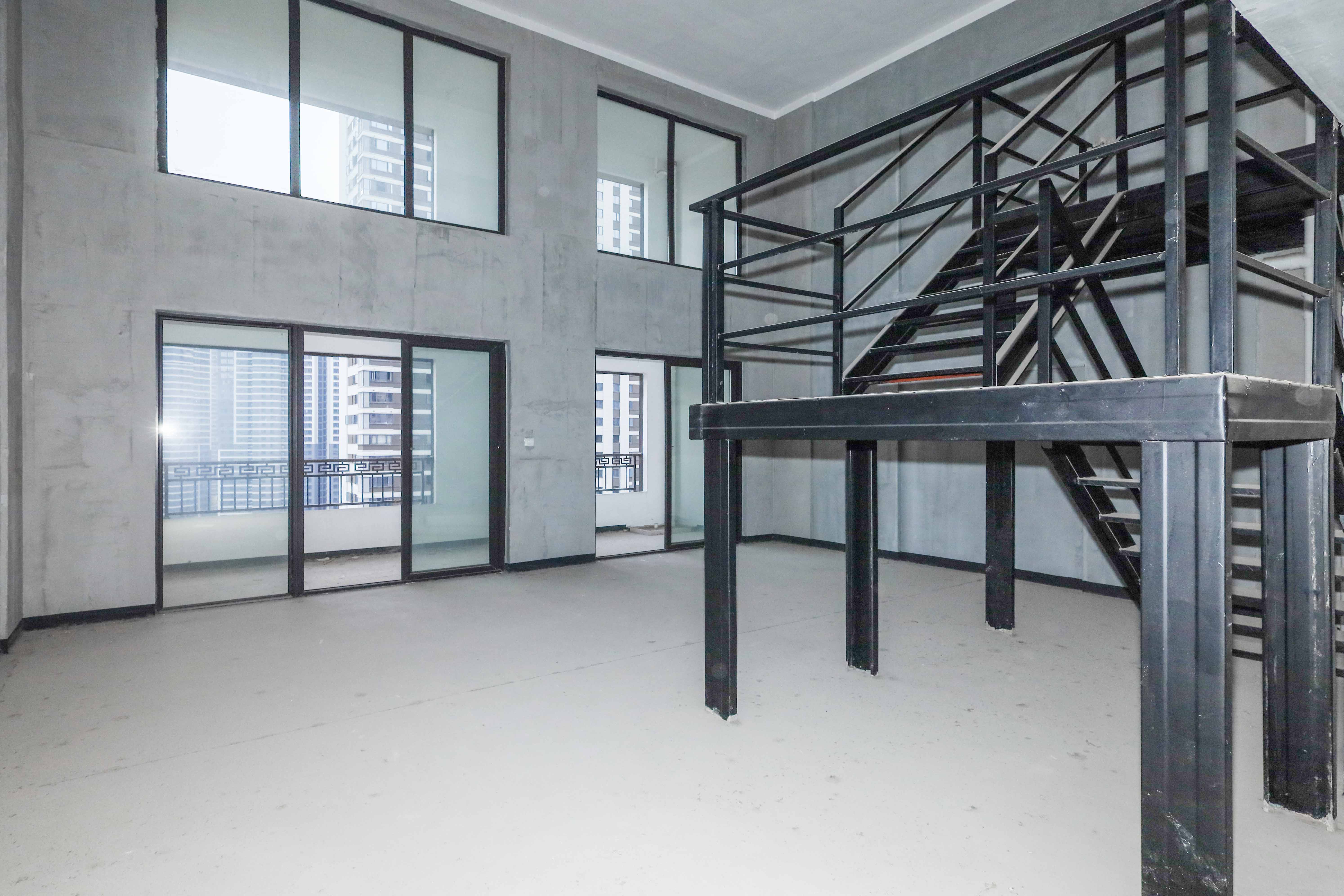 建发央著  4室2厅2卫   295.00万客厅