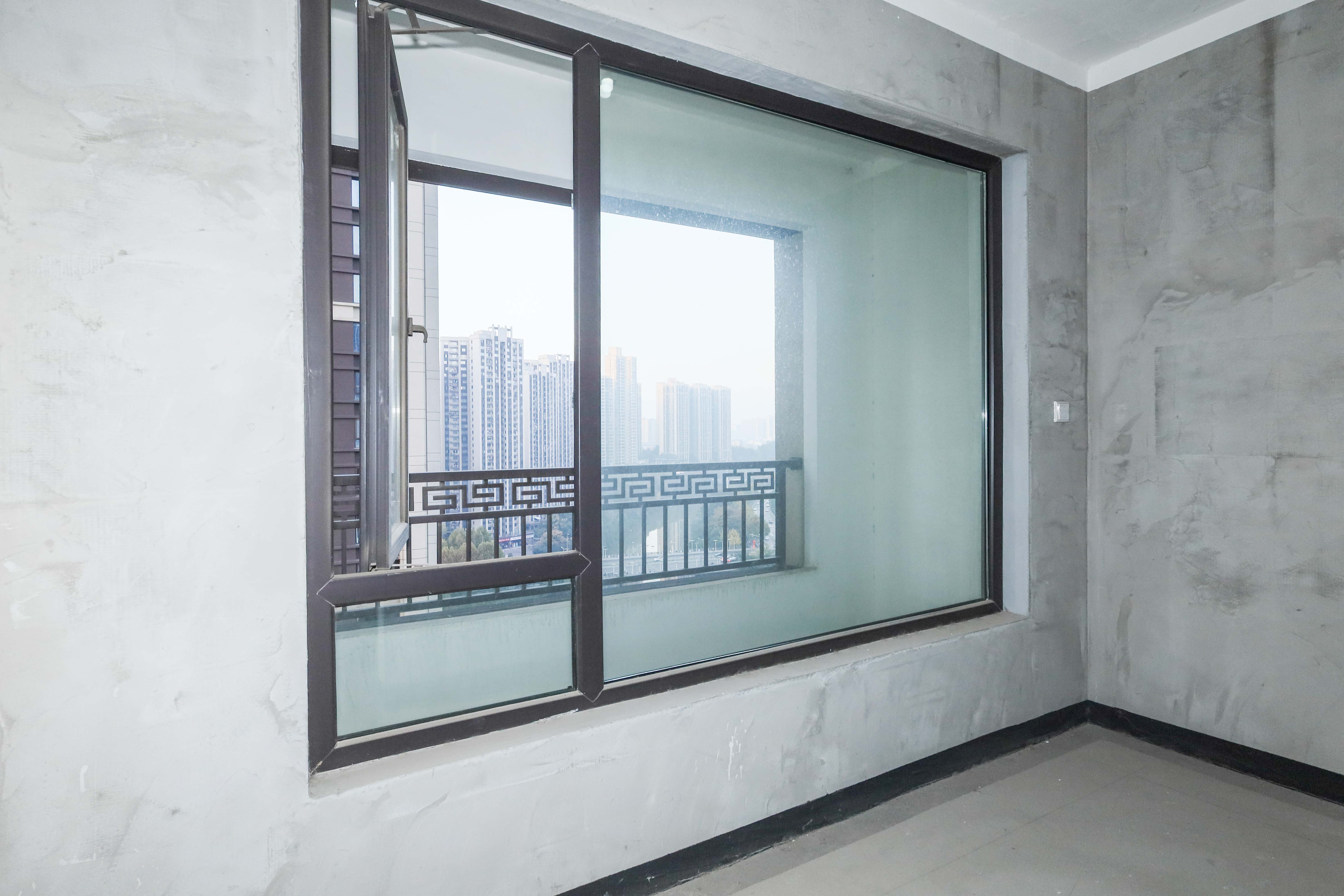 建发央著  4室2厅2卫   295.00万卧室