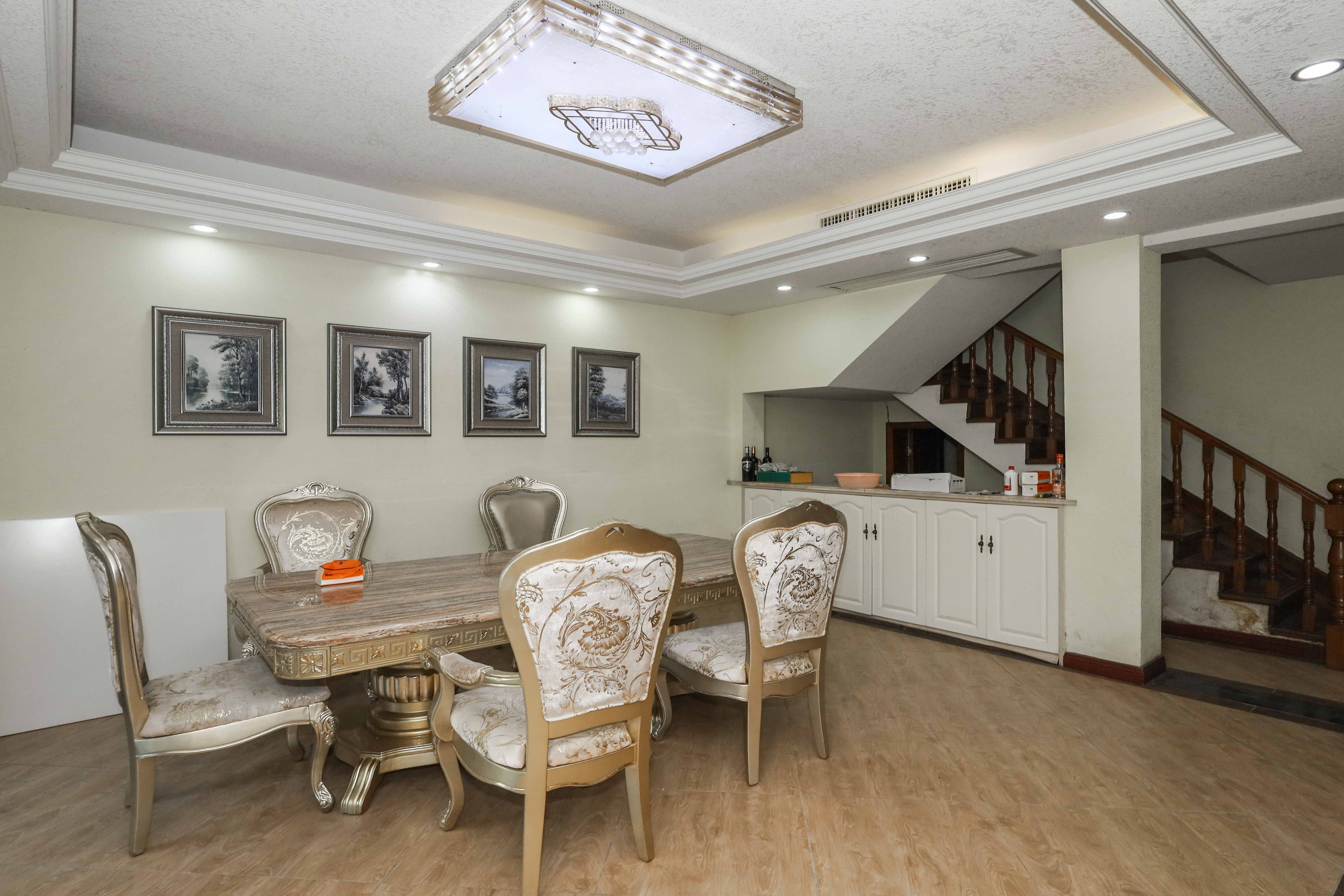 山水英伦  5室2厅3卫    385.0万 山水英伦  5室2厅3卫    385.0万厨房