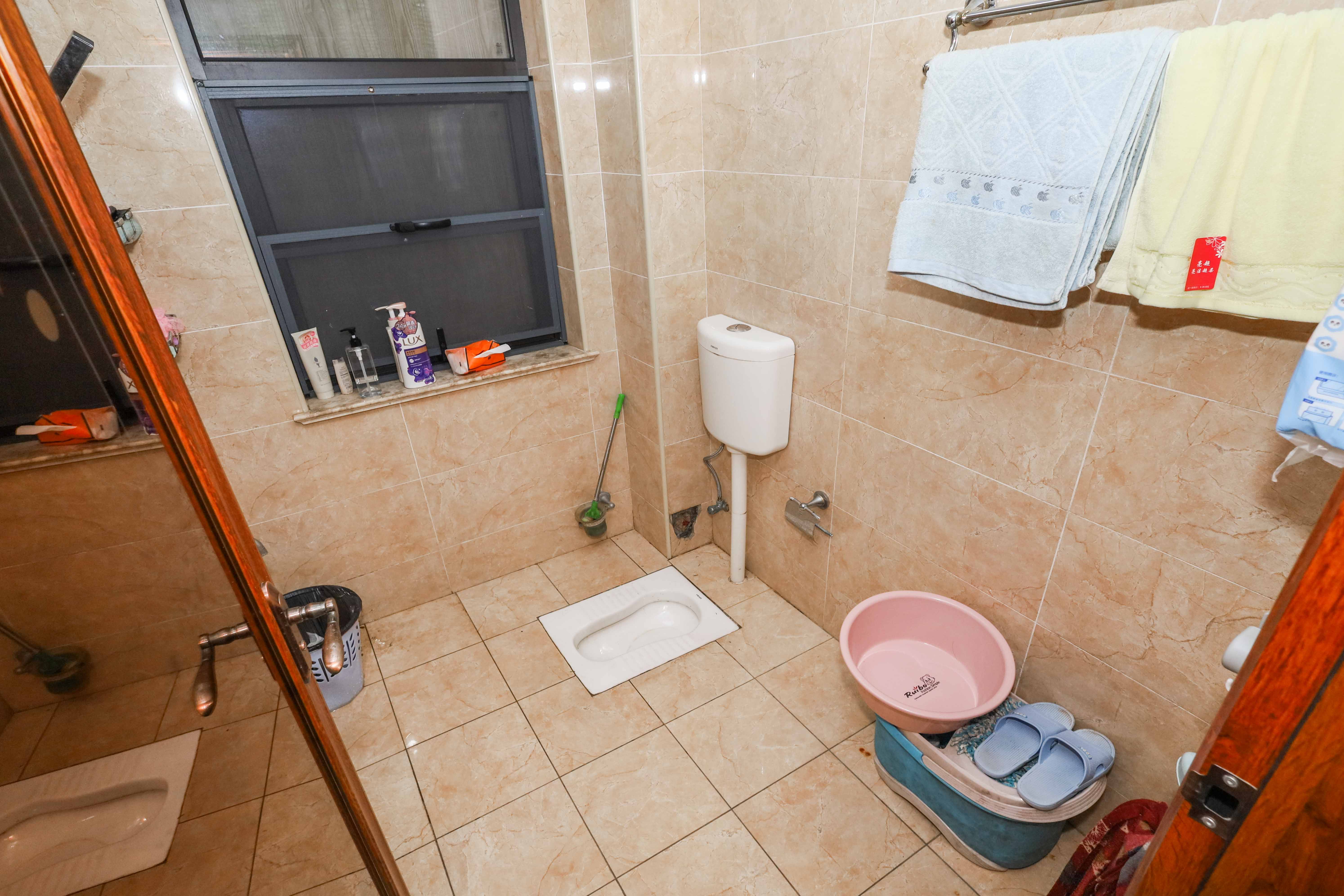 山水英伦  5室2厅3卫    385.0万 山水英伦  5室2厅3卫    385.0万卫生间