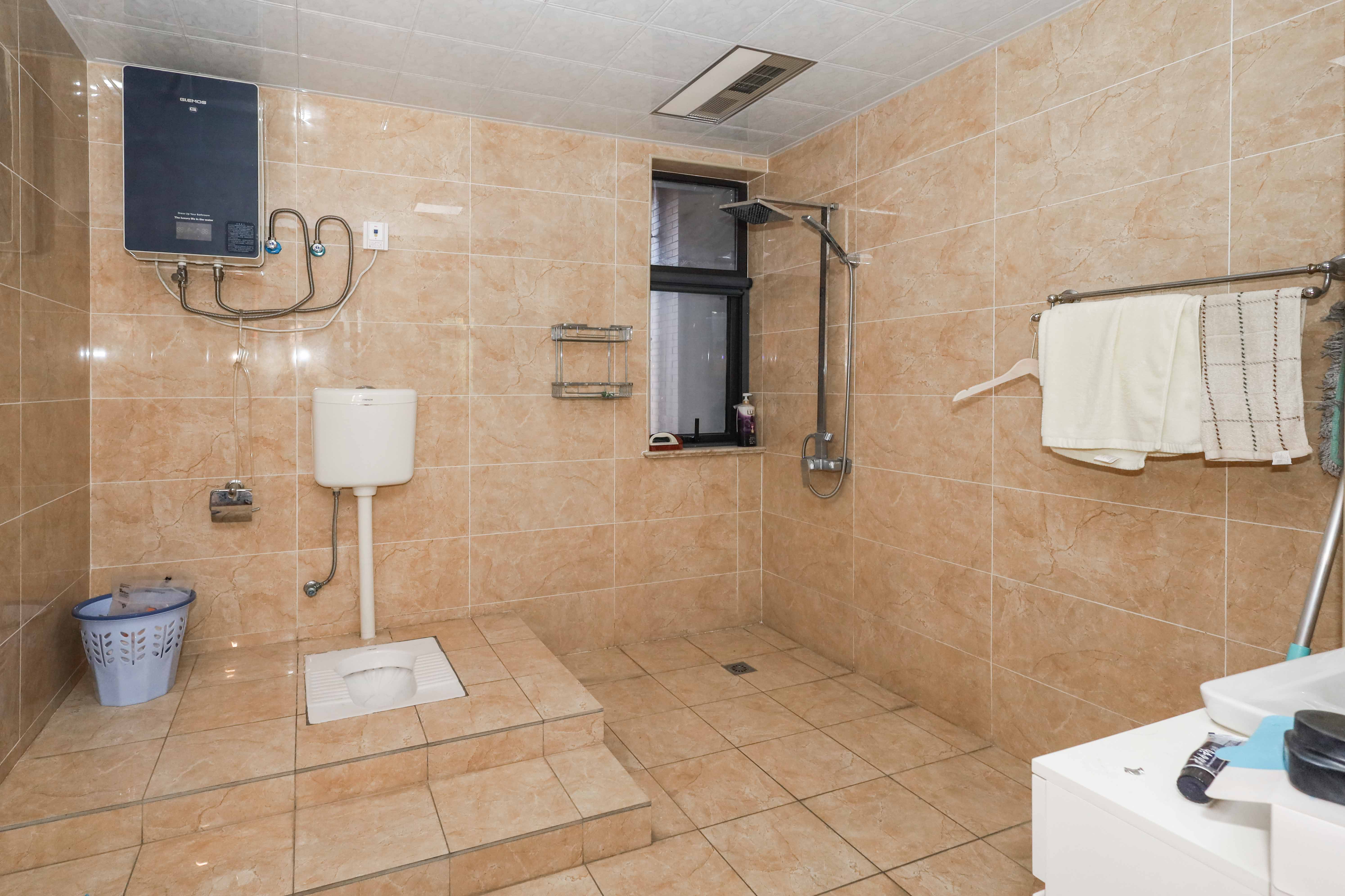 山水英伦  5室2厅3卫    385.0万 山水英伦  5室2厅3卫    385.0万卫生间