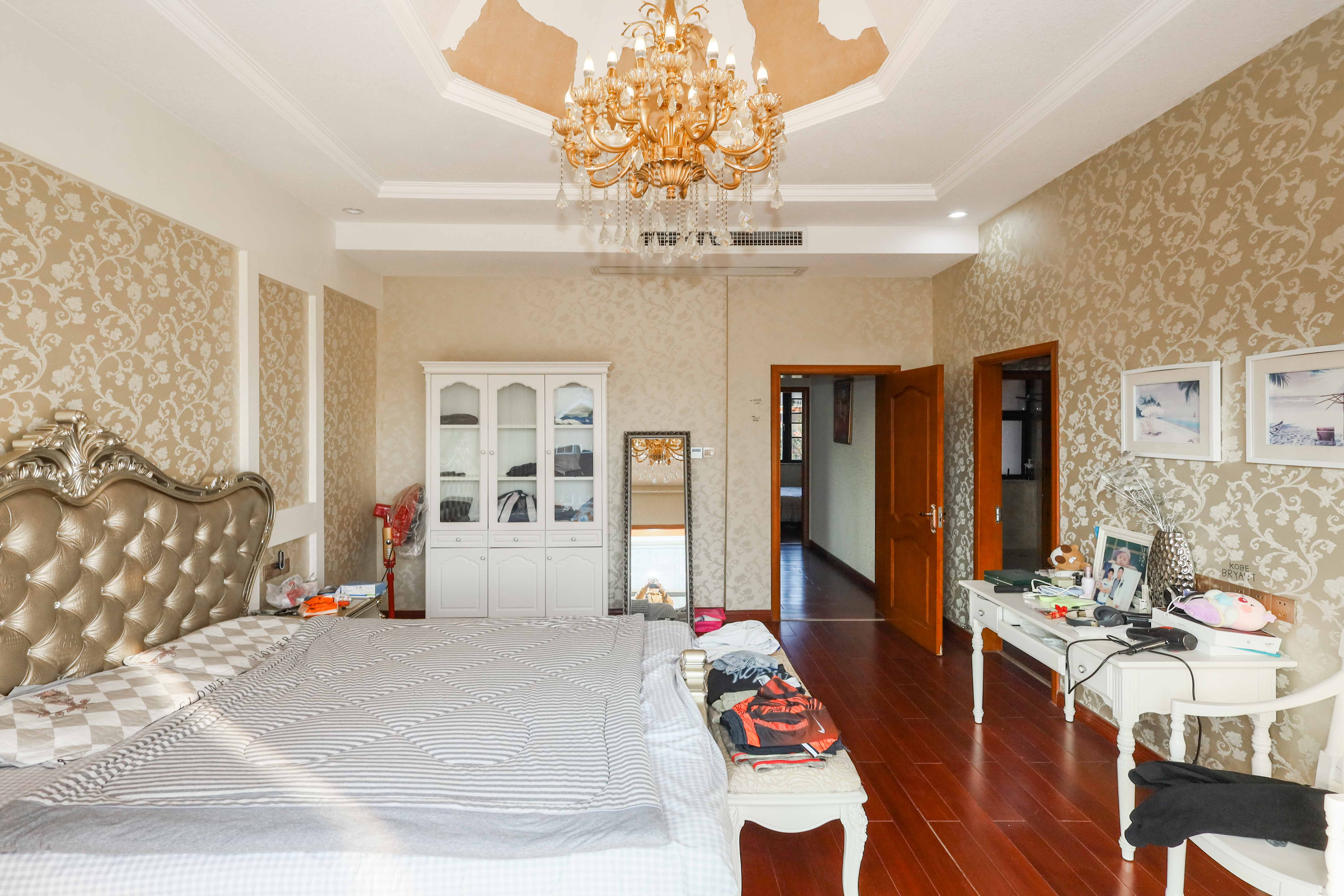 山水英伦  5室2厅3卫    385.0万 山水英伦  5室2厅3卫    385.0万卧室