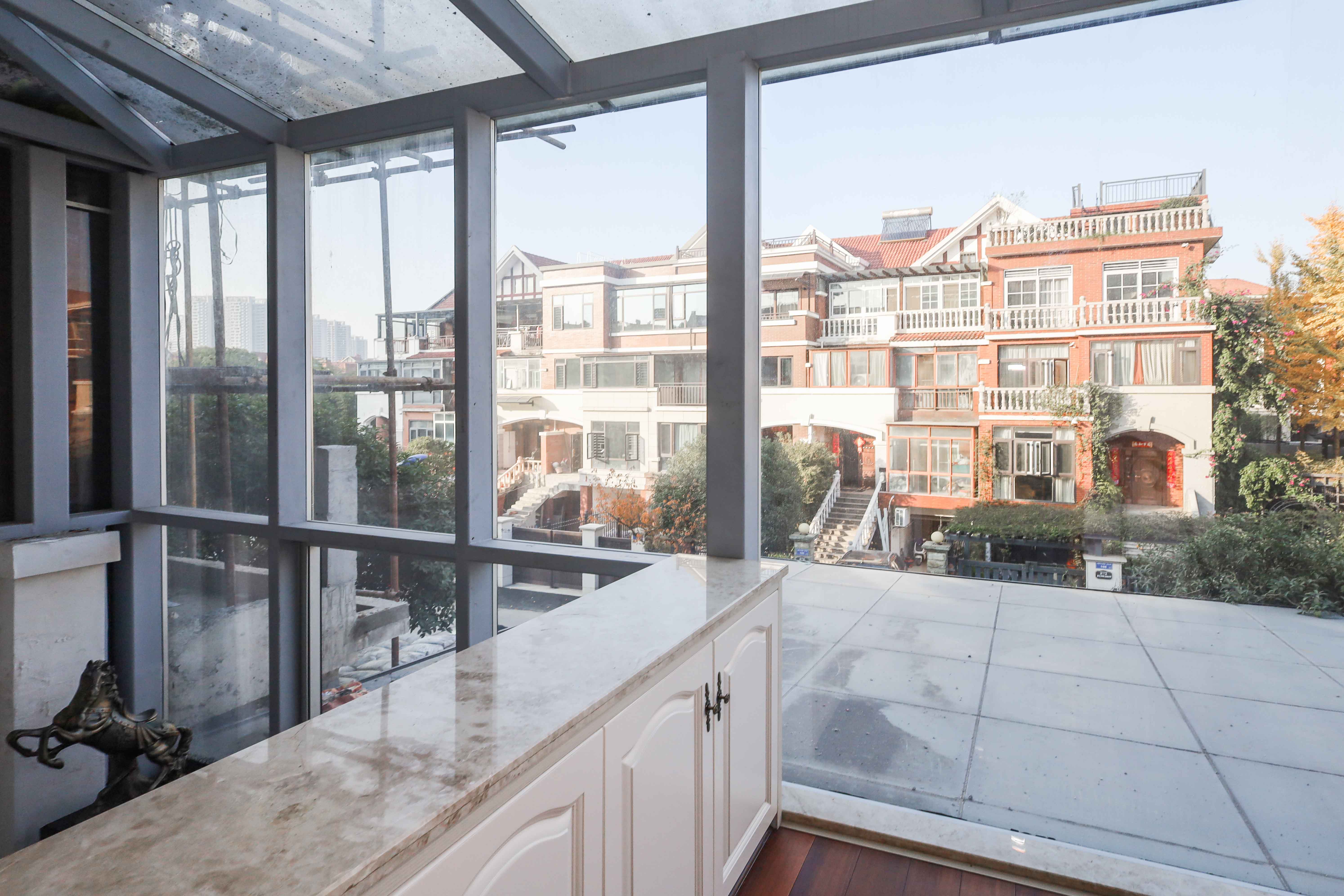 山水英伦  5室2厅3卫    385.0万 山水英伦  5室2厅3卫    385.0万阳台