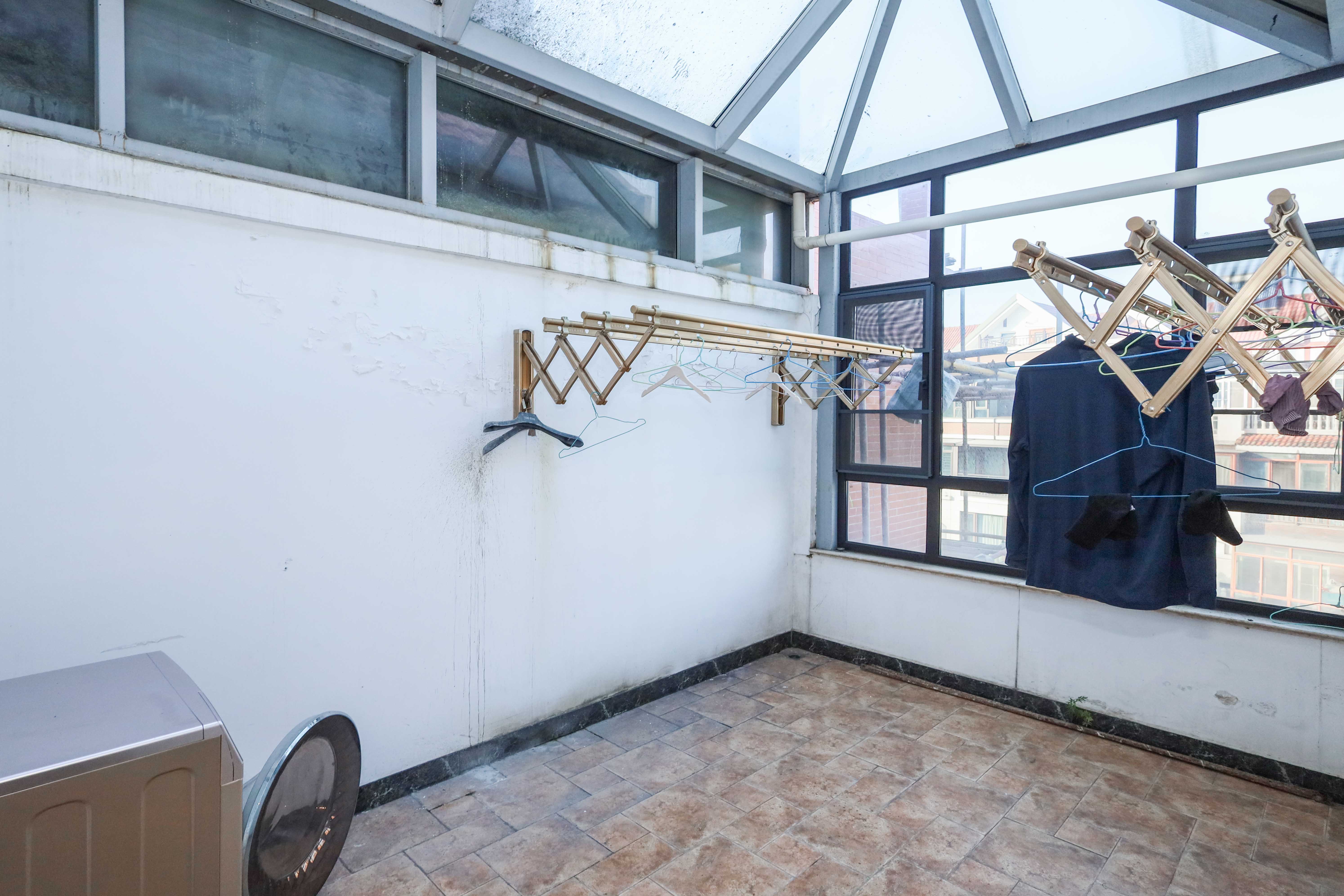 山水英伦  5室2厅3卫    385.0万 山水英伦  5室2厅3卫    385.0万阳台