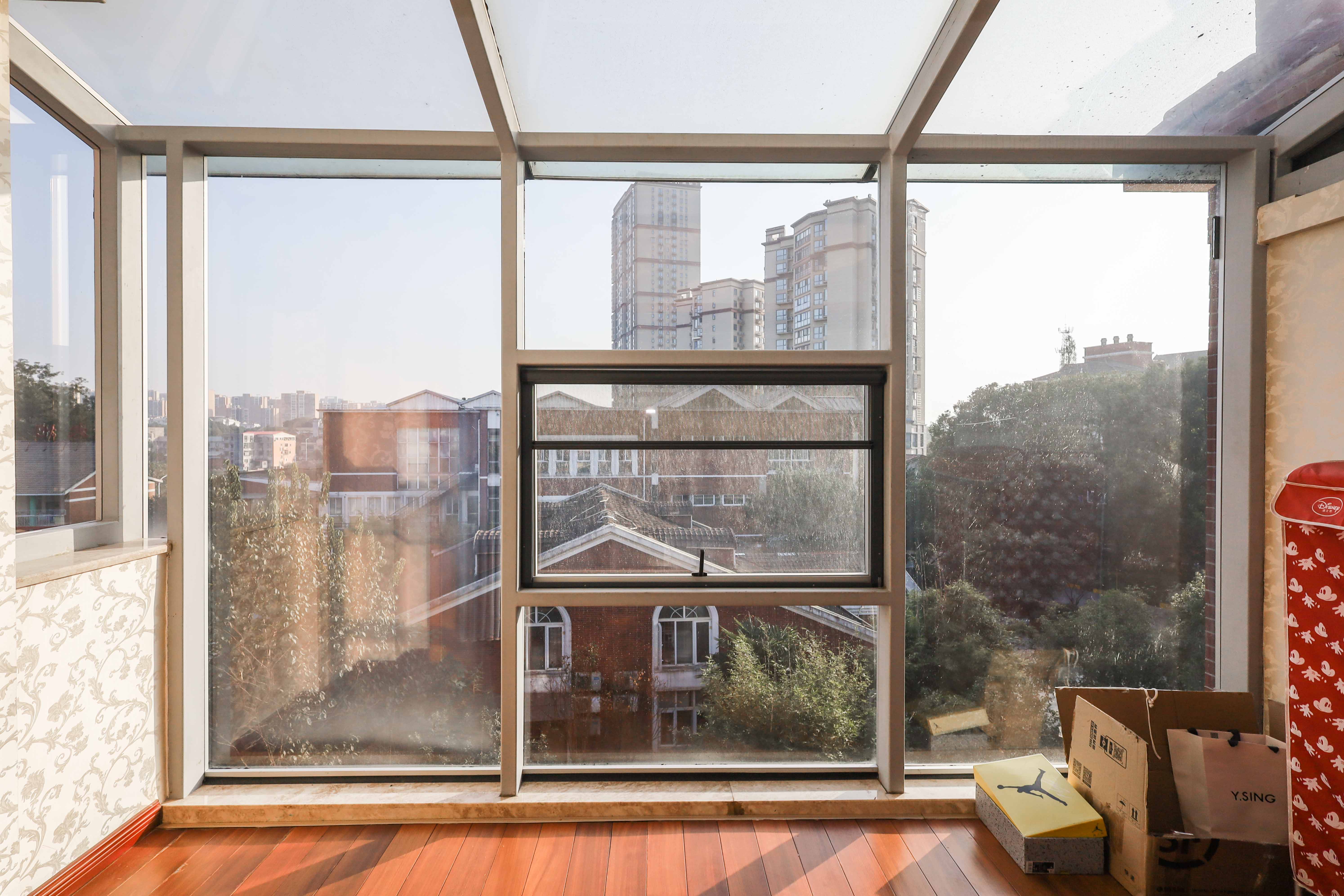 山水英伦  5室2厅3卫    385.0万 山水英伦  5室2厅3卫    385.0万阳台