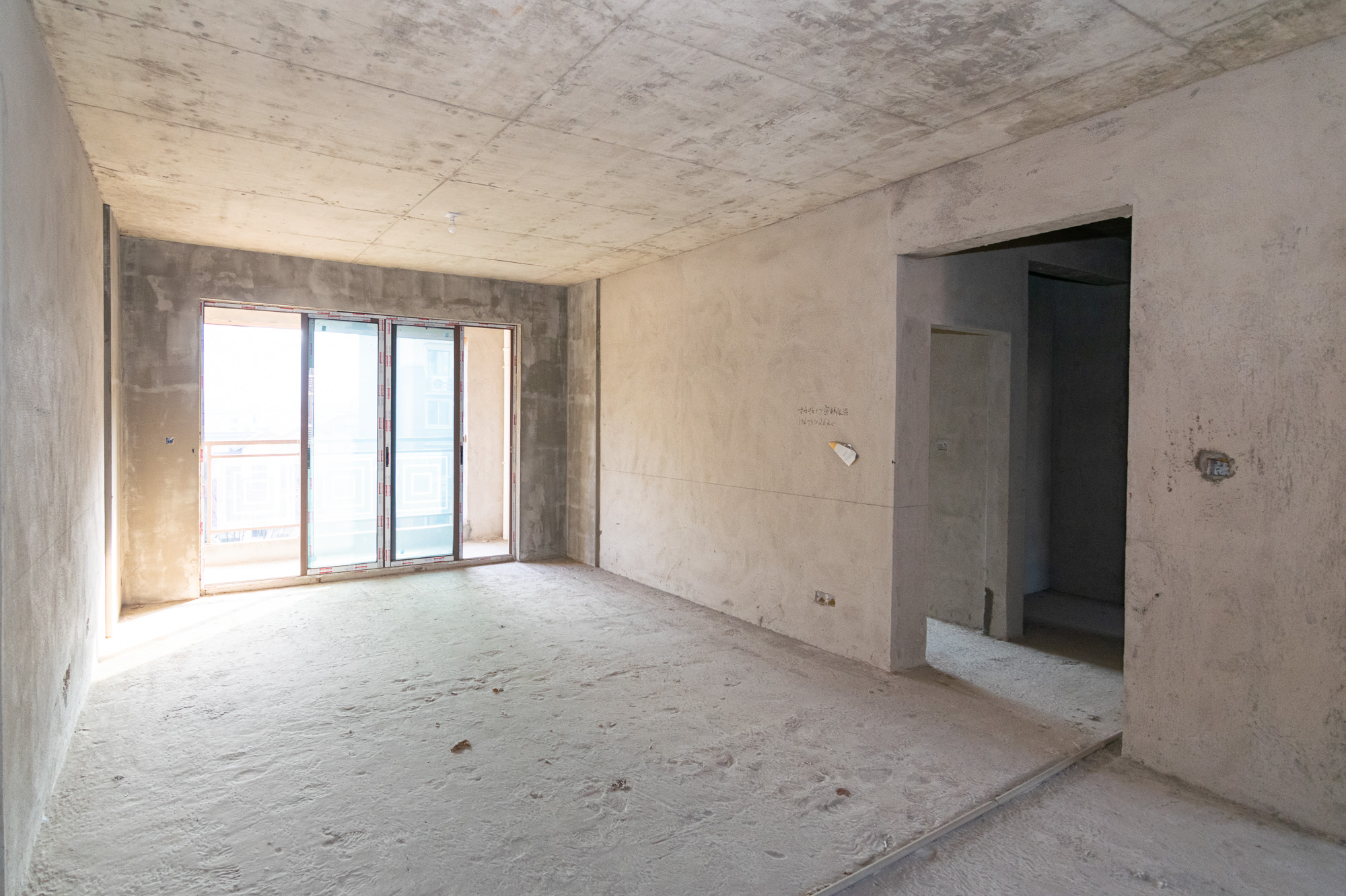 大汉汉园  4室2厅2卫    115.0万客厅