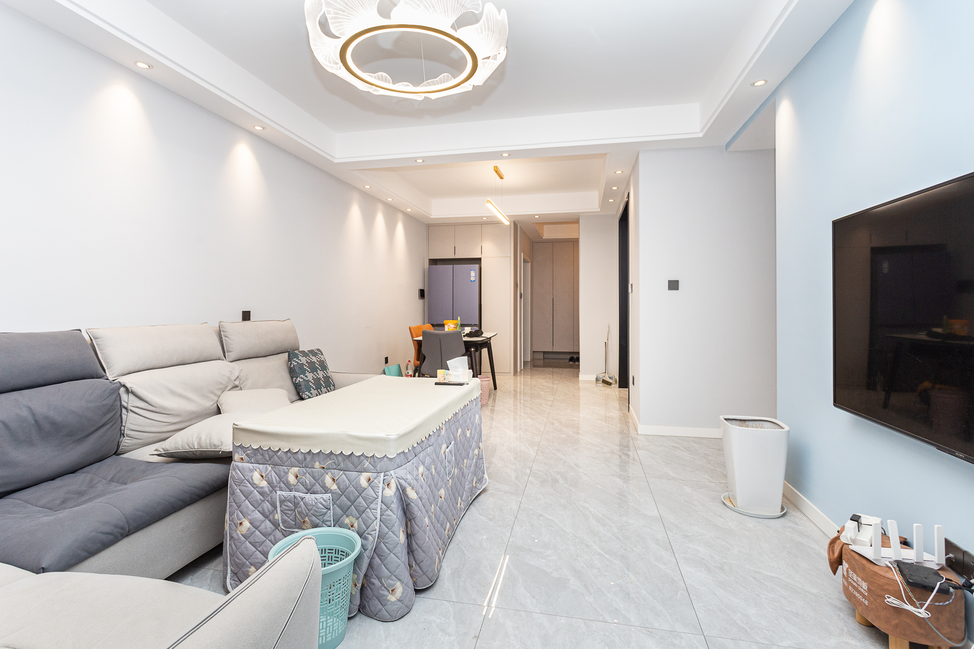 长燃润和天地(长润小区印湘江) 3室2厅2卫 129.4万 长燃润和天地(长润小区印湘江) 3室2厅2卫 129.4万客厅