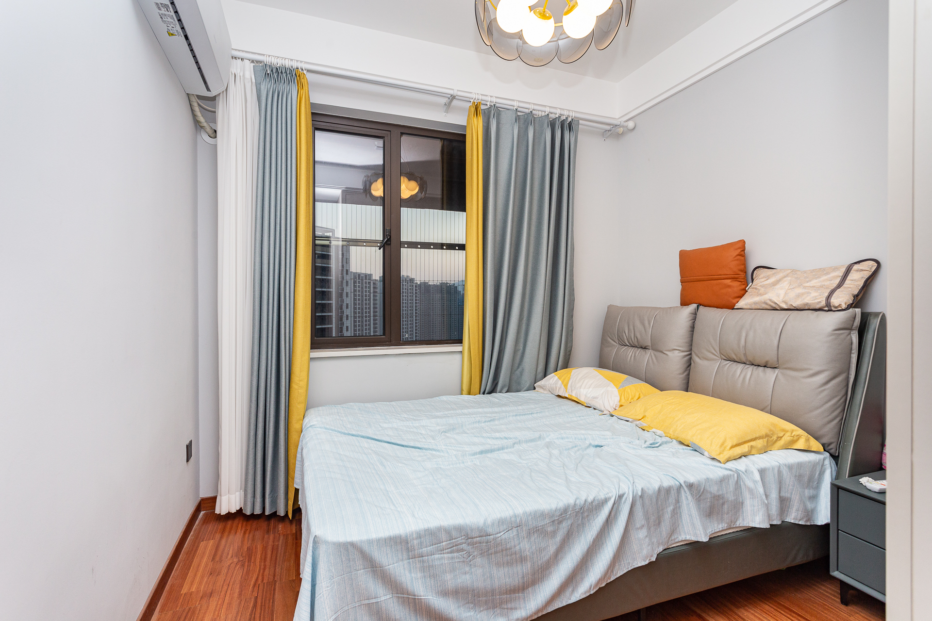 长燃润和天地(长润小区印湘江) 3室2厅2卫 129.4万 长燃润和天地(长润小区印湘江) 3室2厅2卫 129.4万卧室