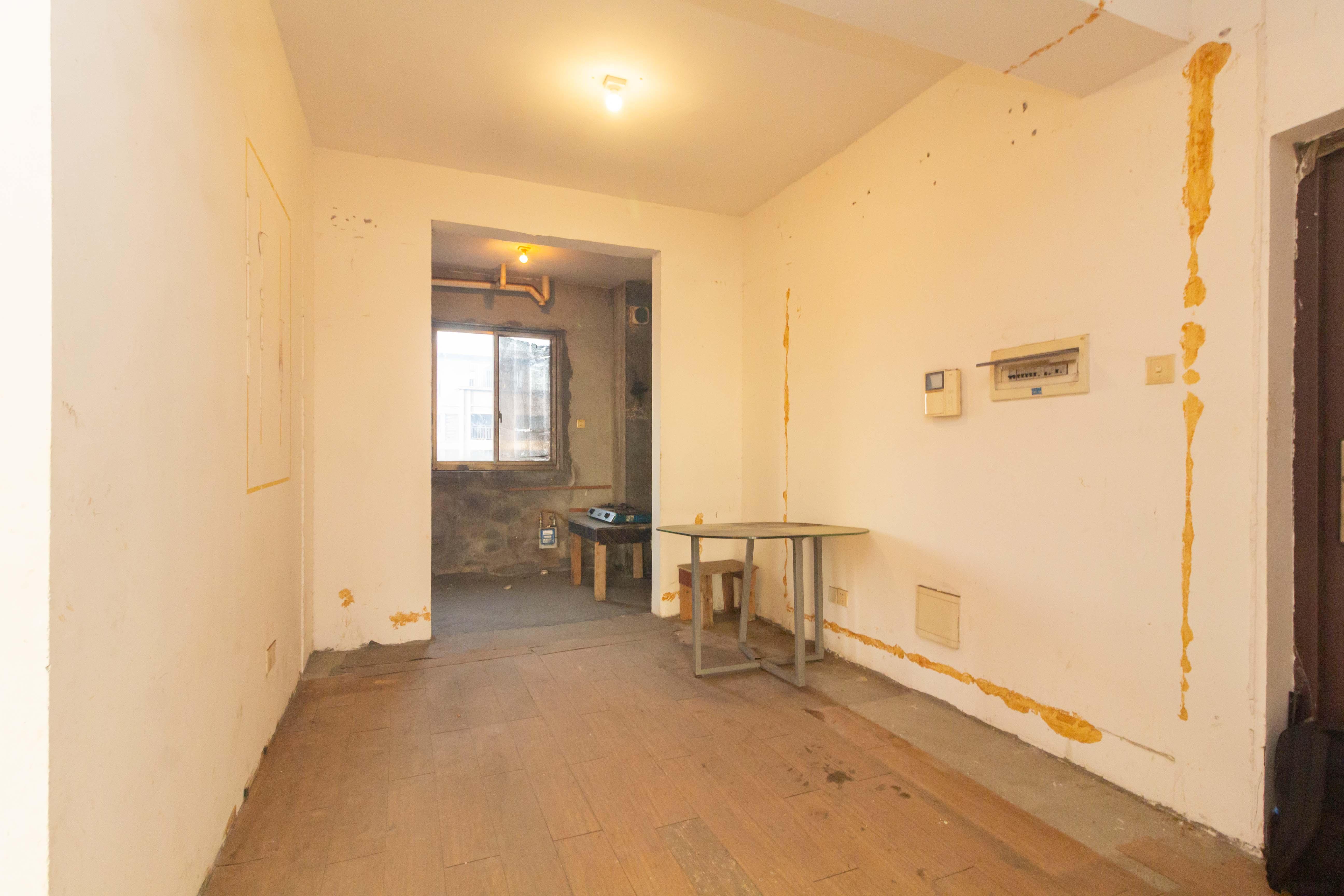 湖南有色地质勘查局宿舍(榔梨镇) 3室2厅2卫 75.8万 湖南有色地质勘查局宿舍(榔梨镇) 3室2厅2卫 75.8万客厅