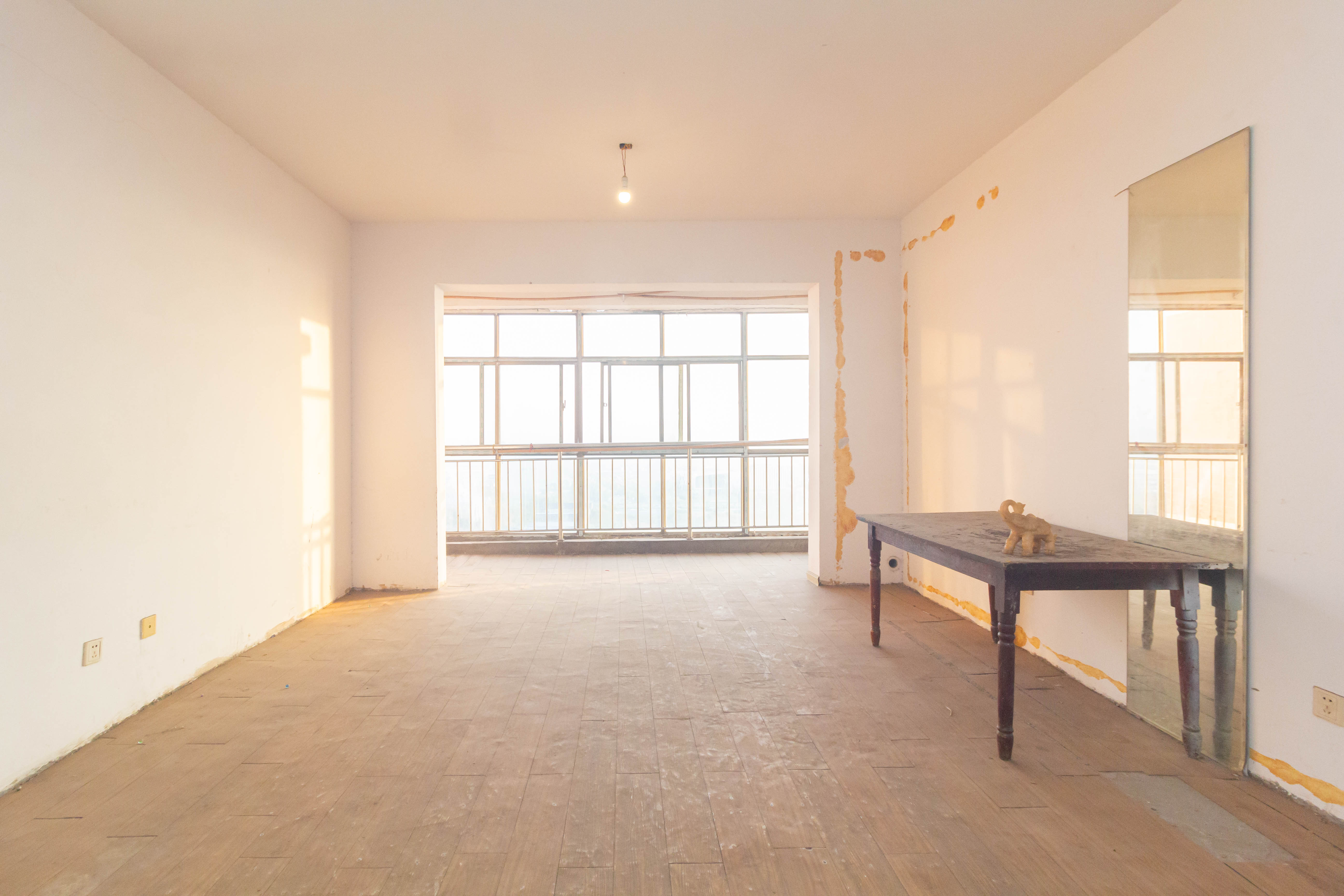 湖南有色地质勘查局宿舍(榔梨镇) 3室2厅2卫 75.8万 湖南有色地质勘查局宿舍(榔梨镇) 3室2厅2卫 75.8万客厅