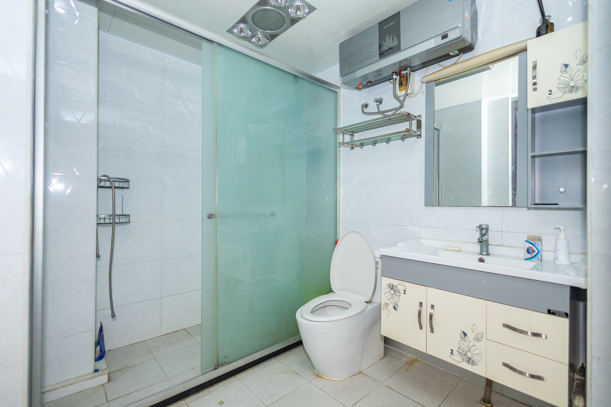 紫晶城 4室2厅2卫 92.7万 紫晶城 4室2厅2卫 92.7万卫生间