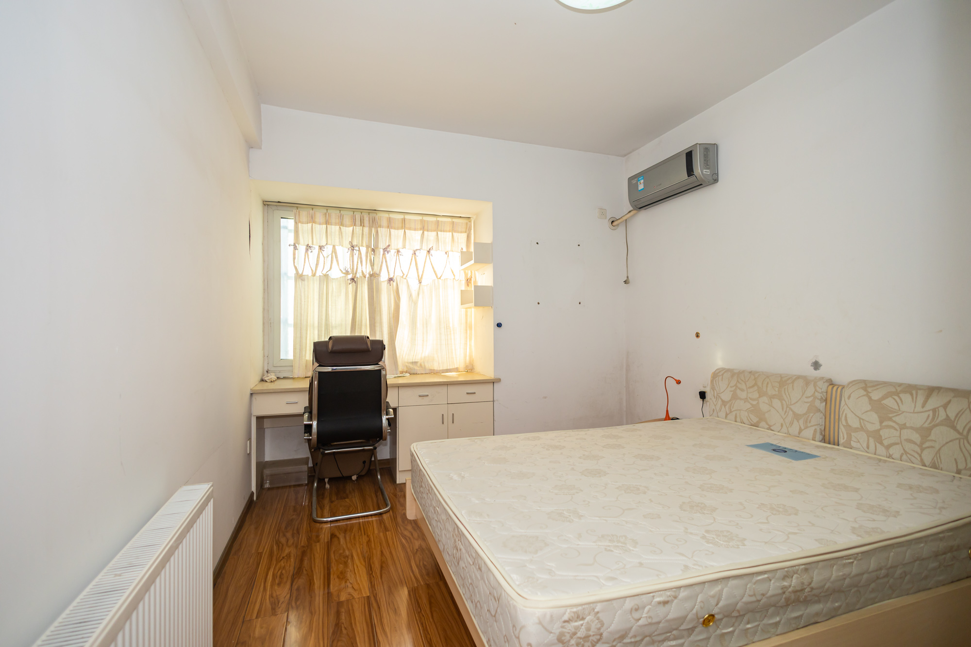 紫晶城 4室2厅2卫 92.7万 紫晶城 4室2厅2卫 92.7万卧室