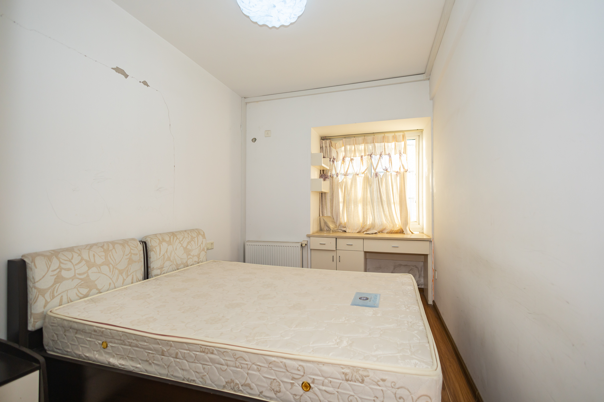 紫晶城 4室2厅2卫 92.7万 紫晶城 4室2厅2卫 92.7万卧室