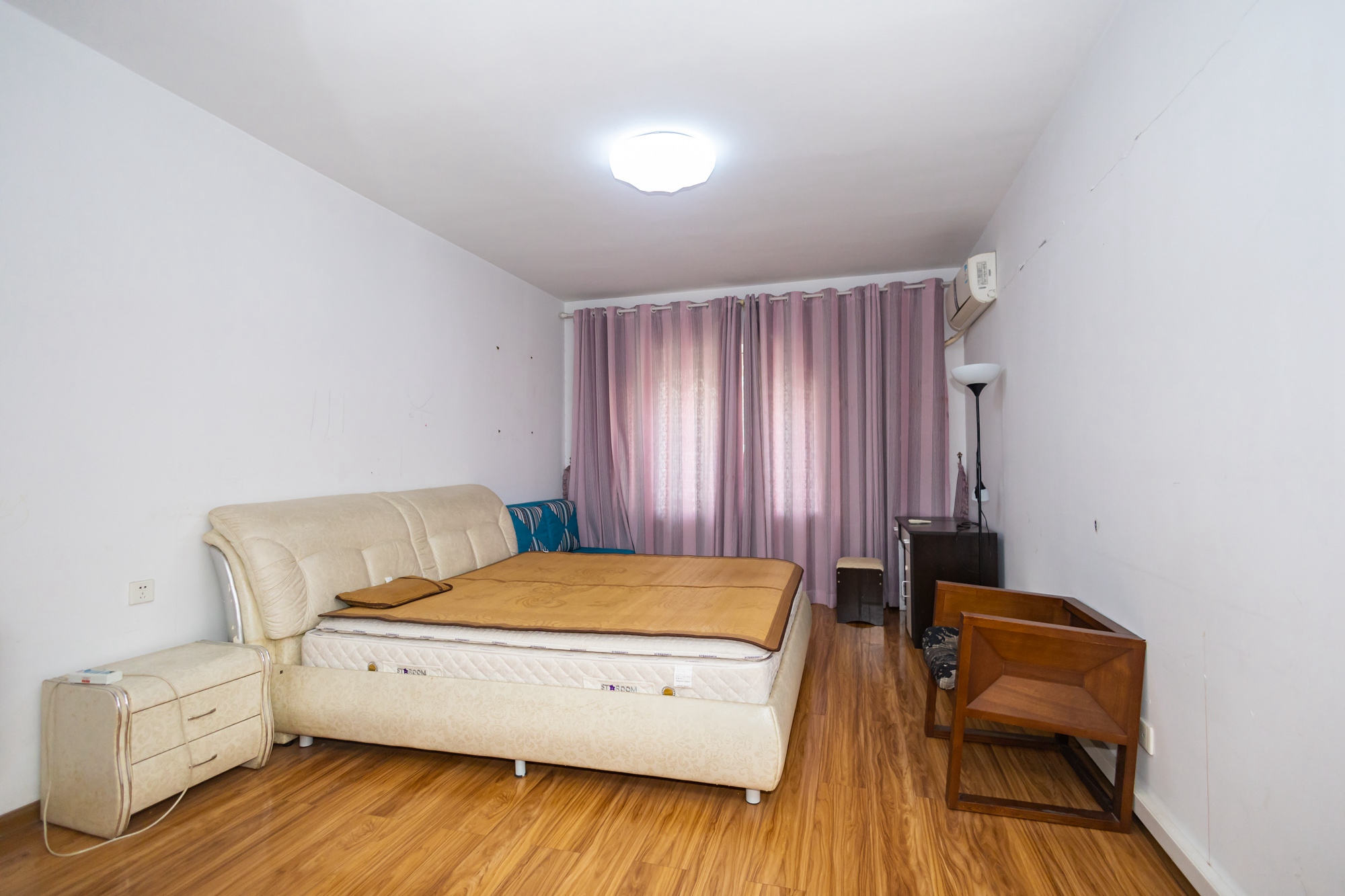 紫晶城 4室2厅2卫 92.7万 紫晶城 4室2厅2卫 92.7万卧室