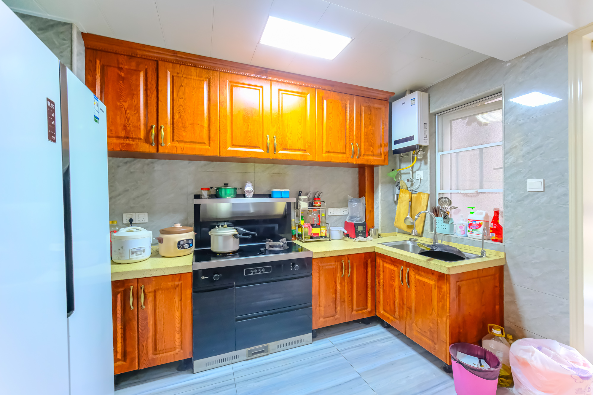 荣盛花语城  5室6厅5卫    108.0万 荣盛花语城  5室6厅5卫    108.0万厨房