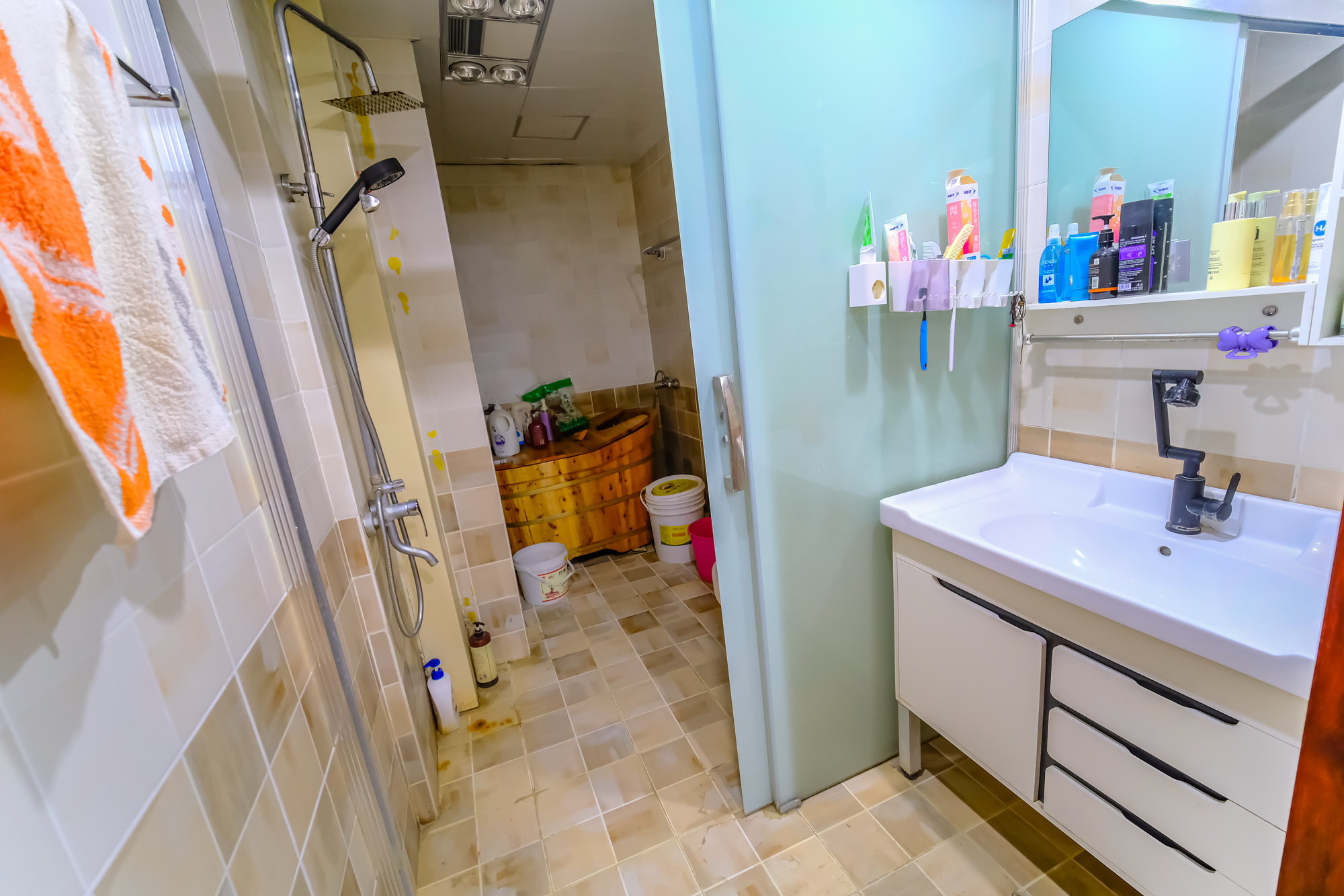 荣盛花语城  5室6厅5卫    108.0万 荣盛花语城  5室6厅5卫    108.0万卫生间