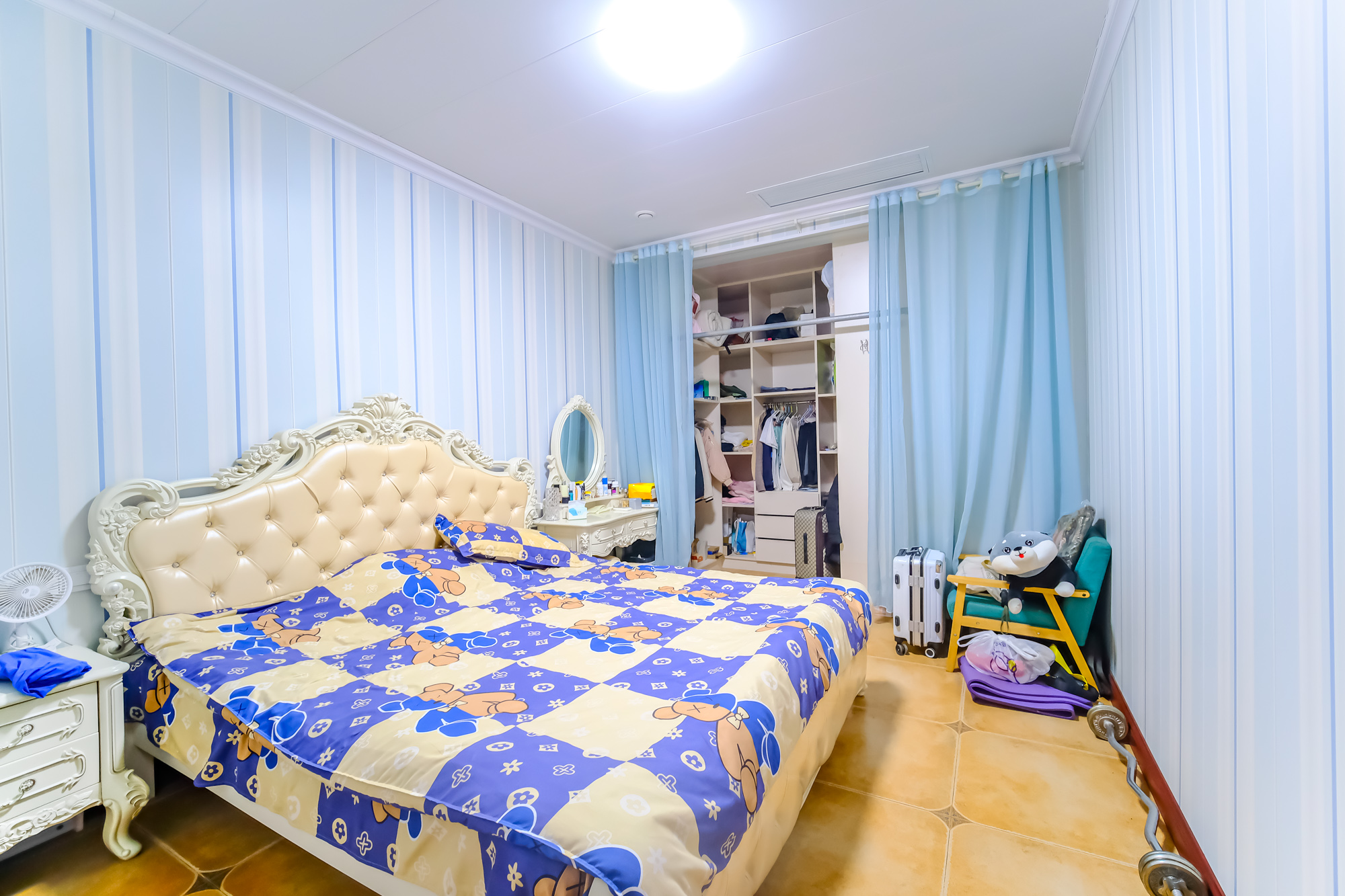 荣盛花语城  5室6厅5卫    108.0万 荣盛花语城  5室6厅5卫    108.0万卧室