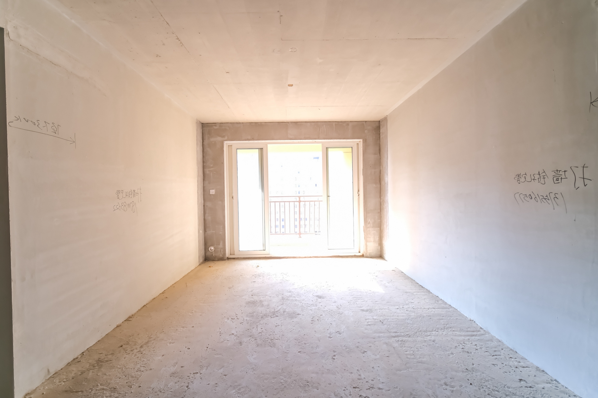 保利香槟国际  3室2厅2卫    80.0万 保利香槟国际  3室2厅2卫    80.0万客厅