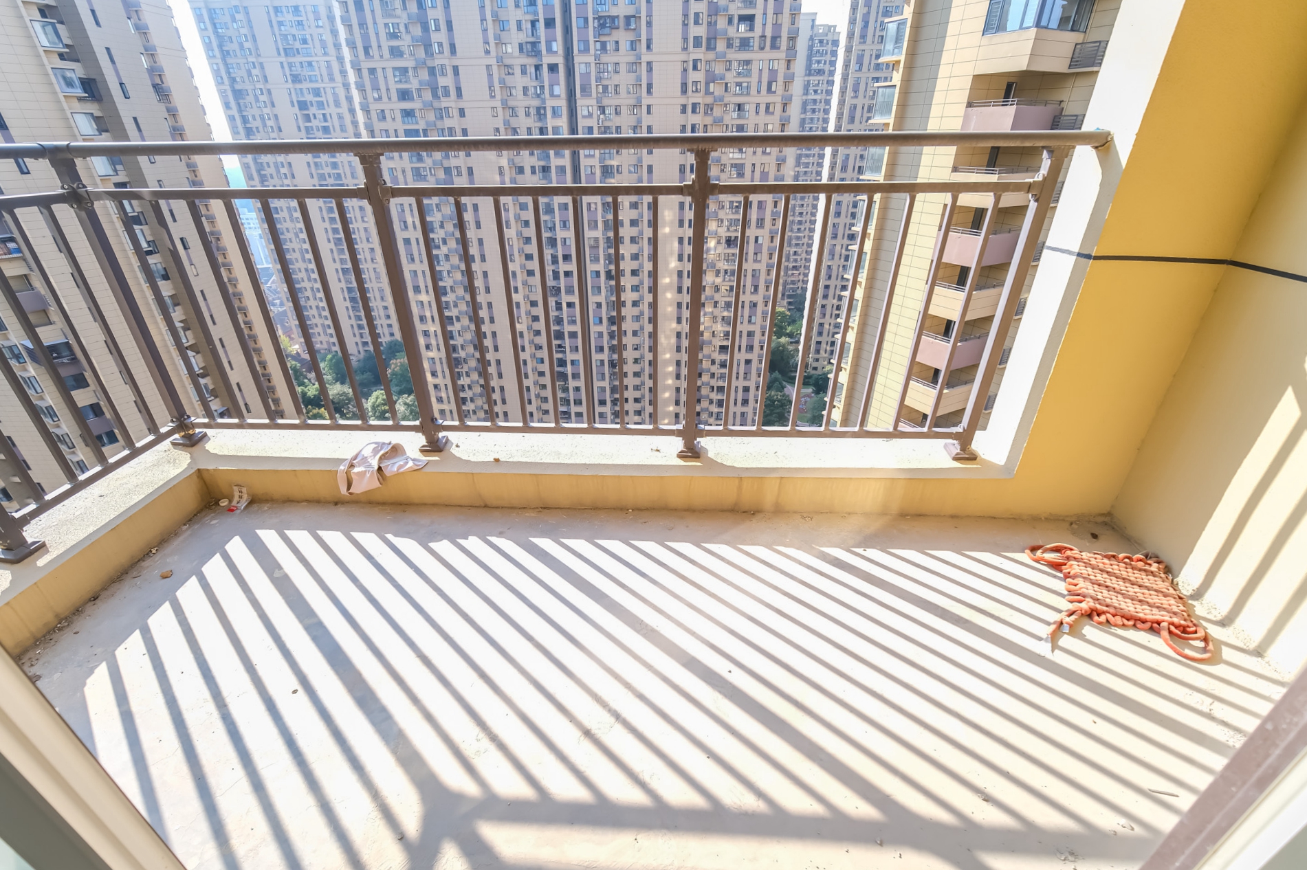 保利香槟国际  3室2厅2卫    80.0万 保利香槟国际  3室2厅2卫    80.0万阳台