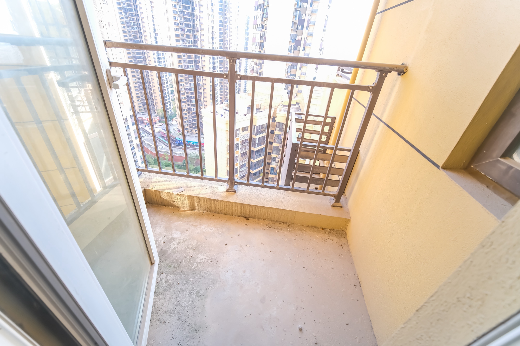 保利香槟国际  3室2厅2卫    80.0万 保利香槟国际  3室2厅2卫    80.0万阳台