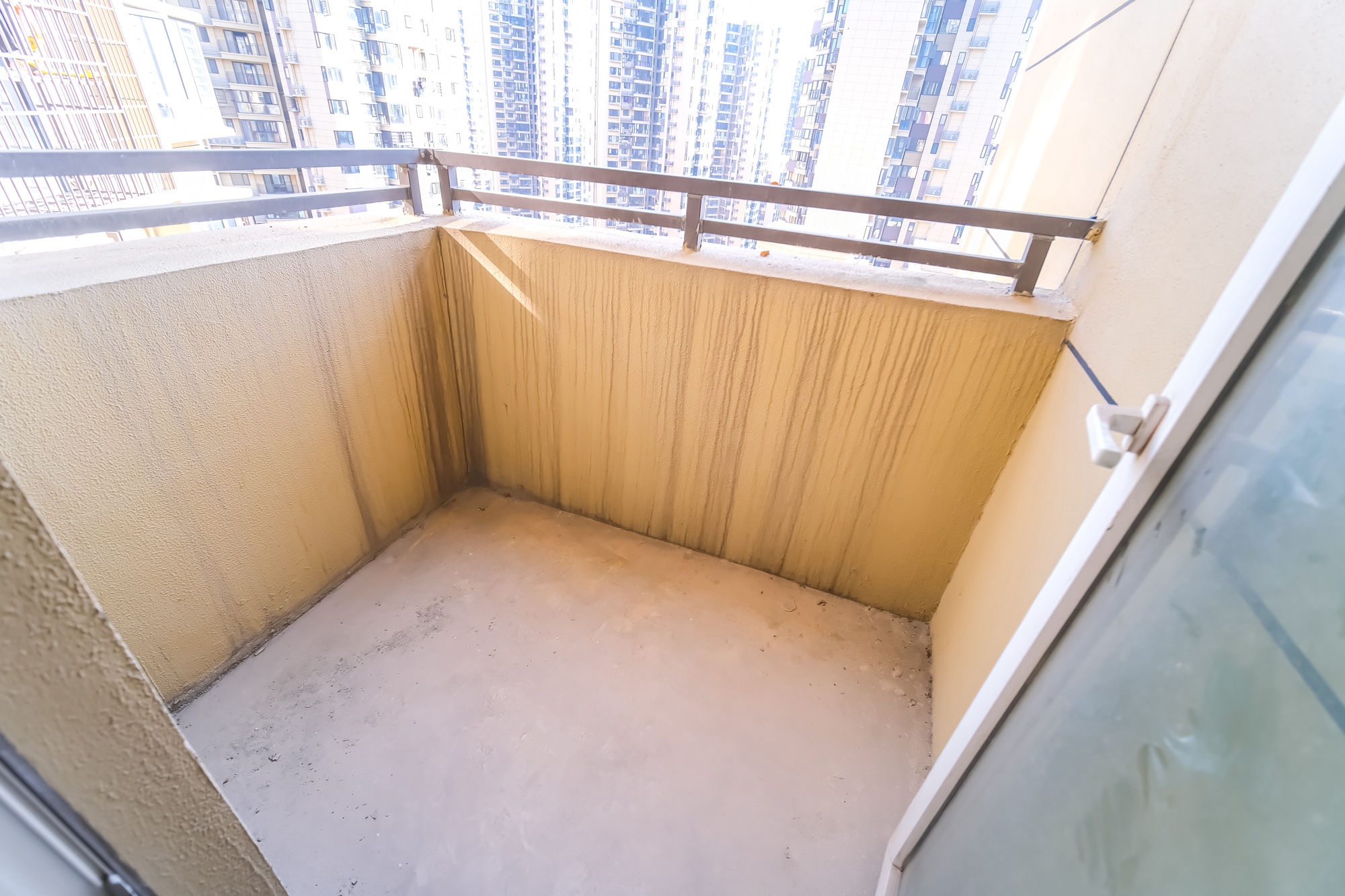 保利香槟国际  3室2厅2卫    80.0万 保利香槟国际  3室2厅2卫    80.0万阳台