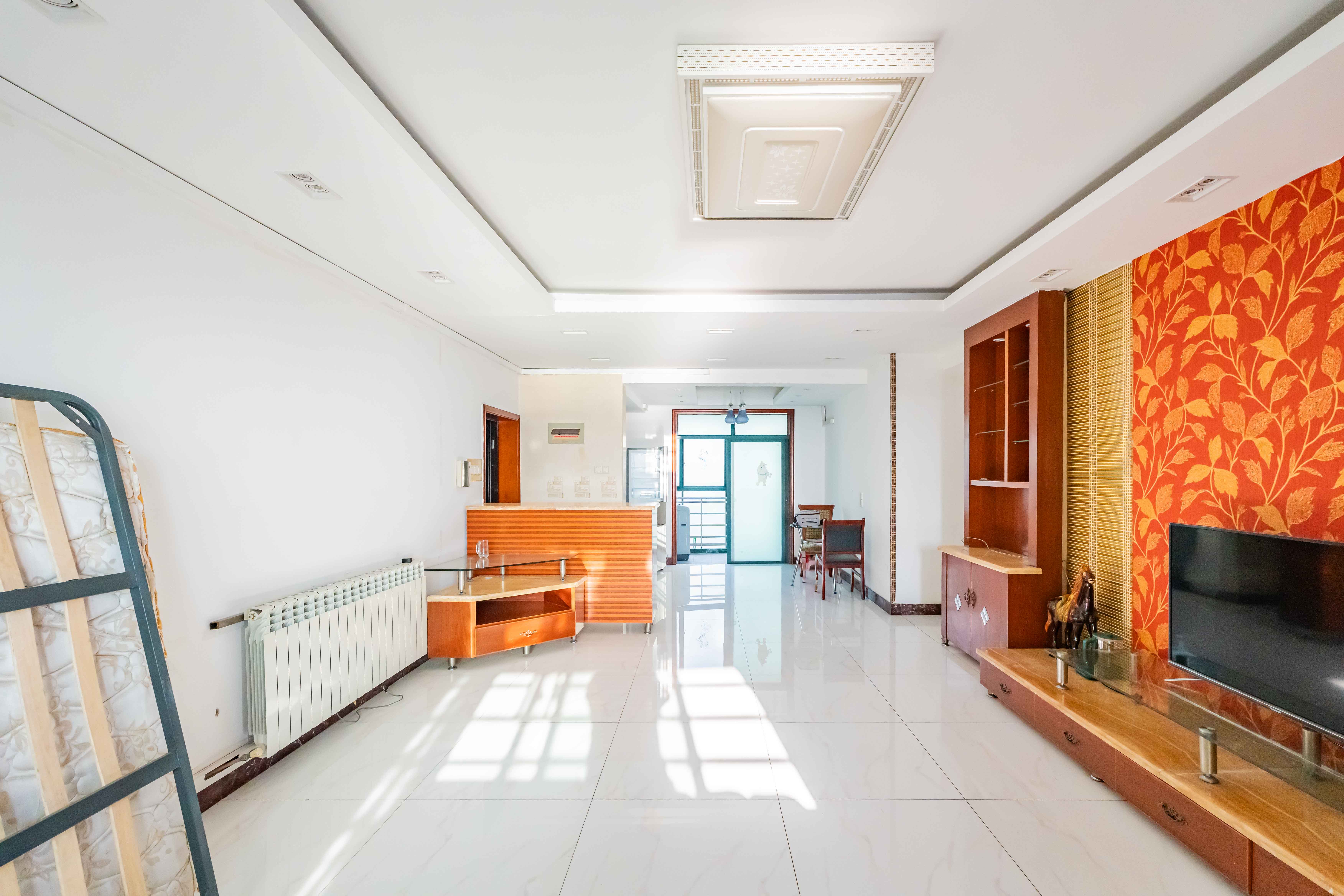 华盛新外滩  4室2厅2卫    225.0万 华盛新外滩  4室2厅2卫    225.0万客厅