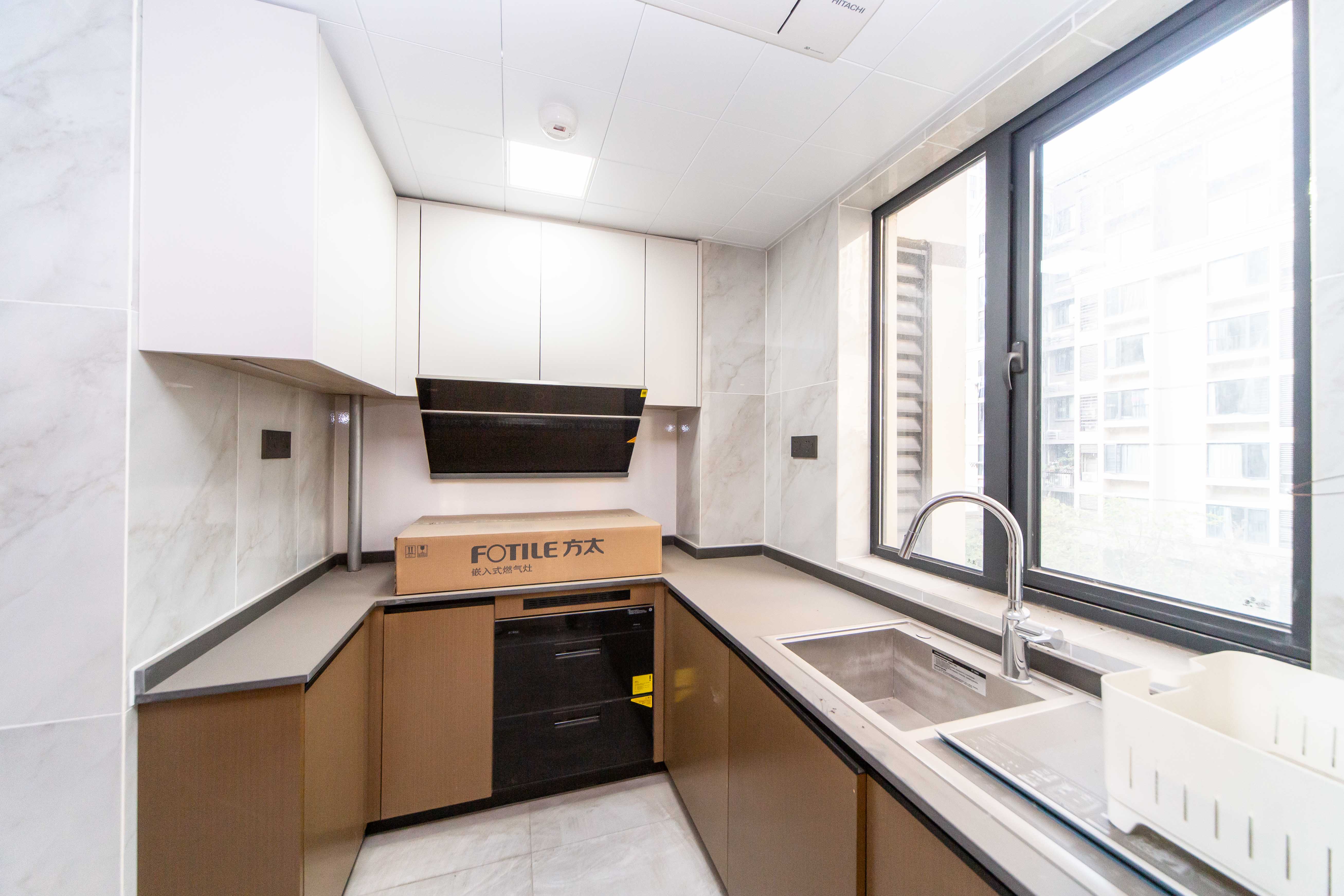 万科魅力之城天阔里  4室2厅2卫    238.0万厨房