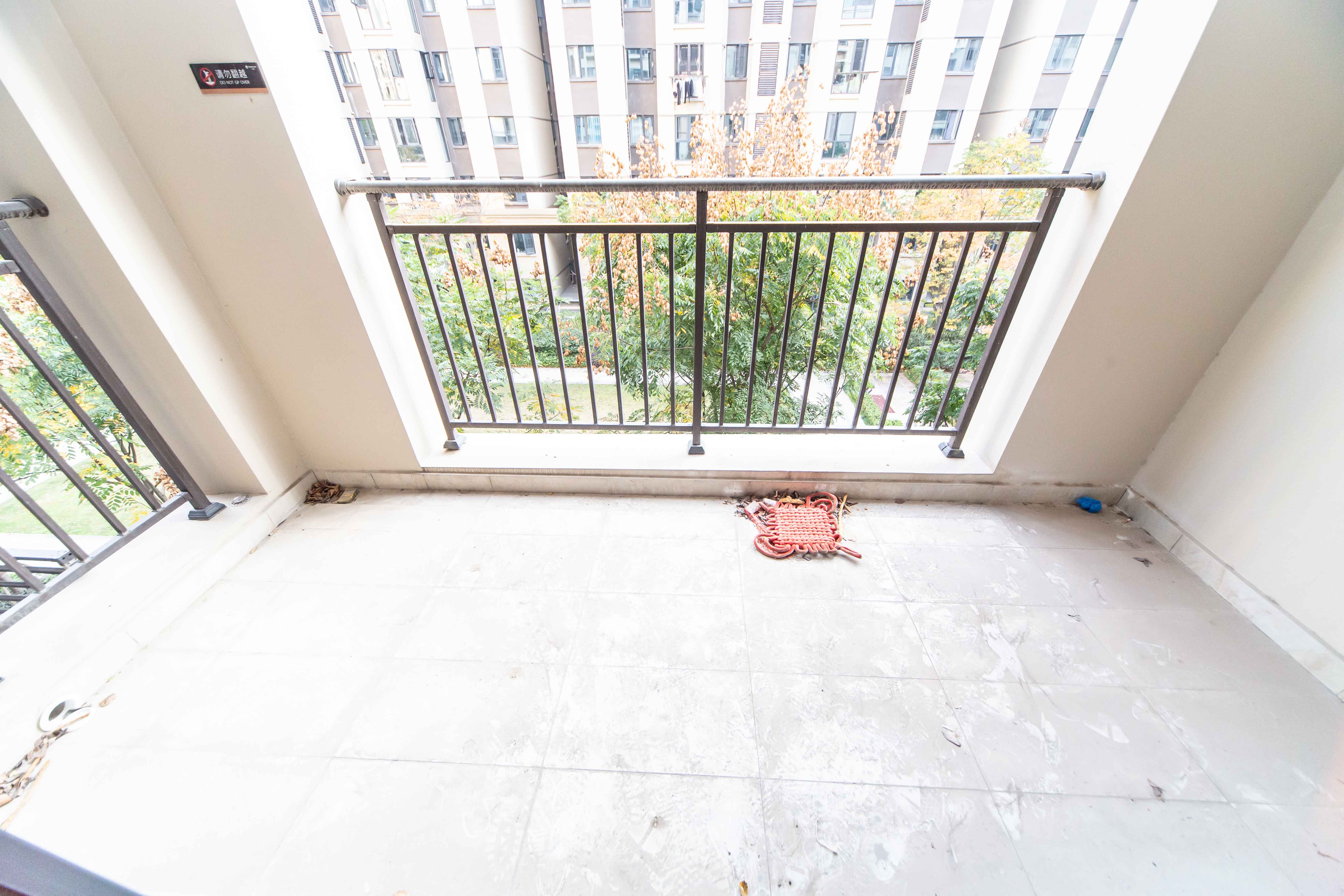 万科魅力之城天阔里  4室2厅2卫    238.0万阳台