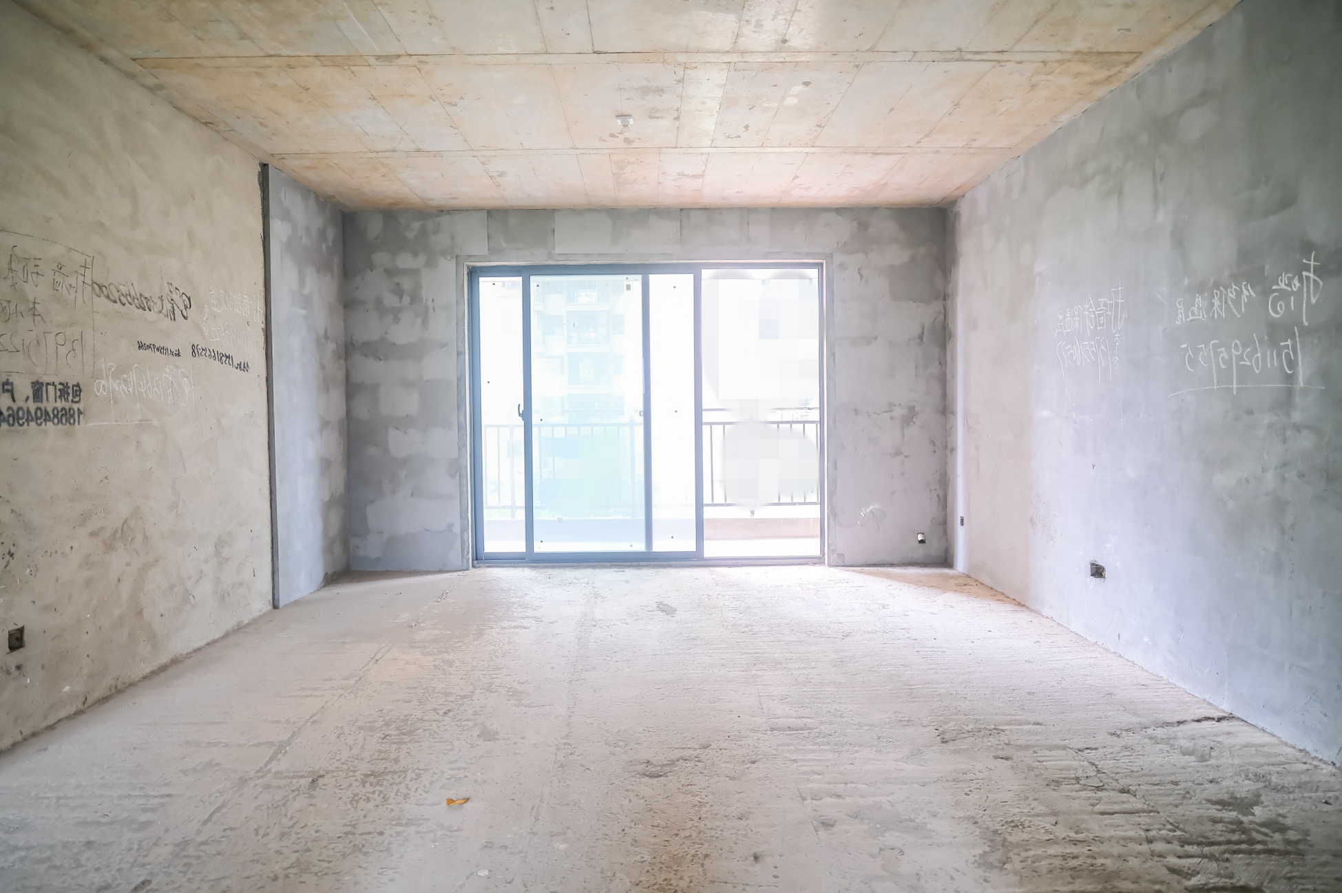 永宏万家里 5室2厅2卫 168.8万 永宏万家里 5室2厅2卫 168.8万客厅