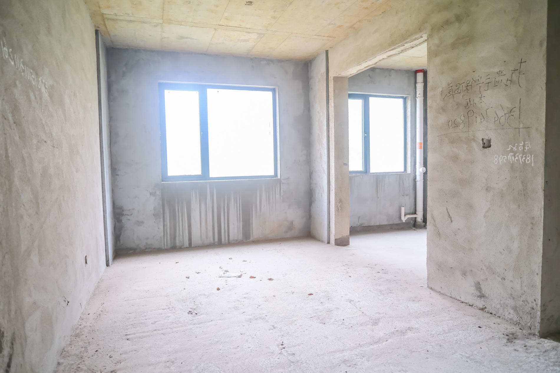 永宏万家里 5室2厅2卫 168.8万 永宏万家里 5室2厅2卫 168.8万客厅