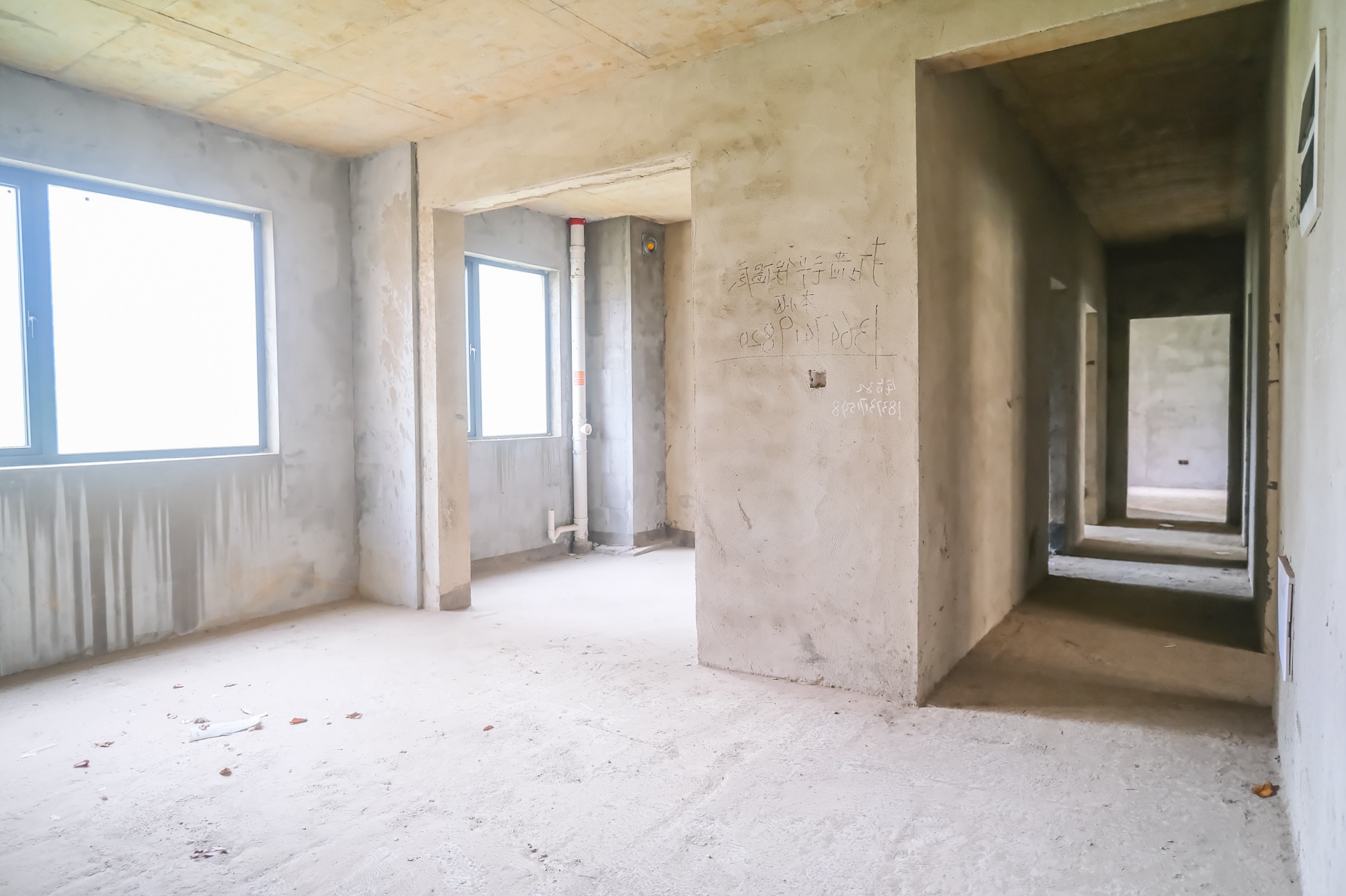 永宏万家里 5室2厅2卫 168.8万 永宏万家里 5室2厅2卫 168.8万客厅